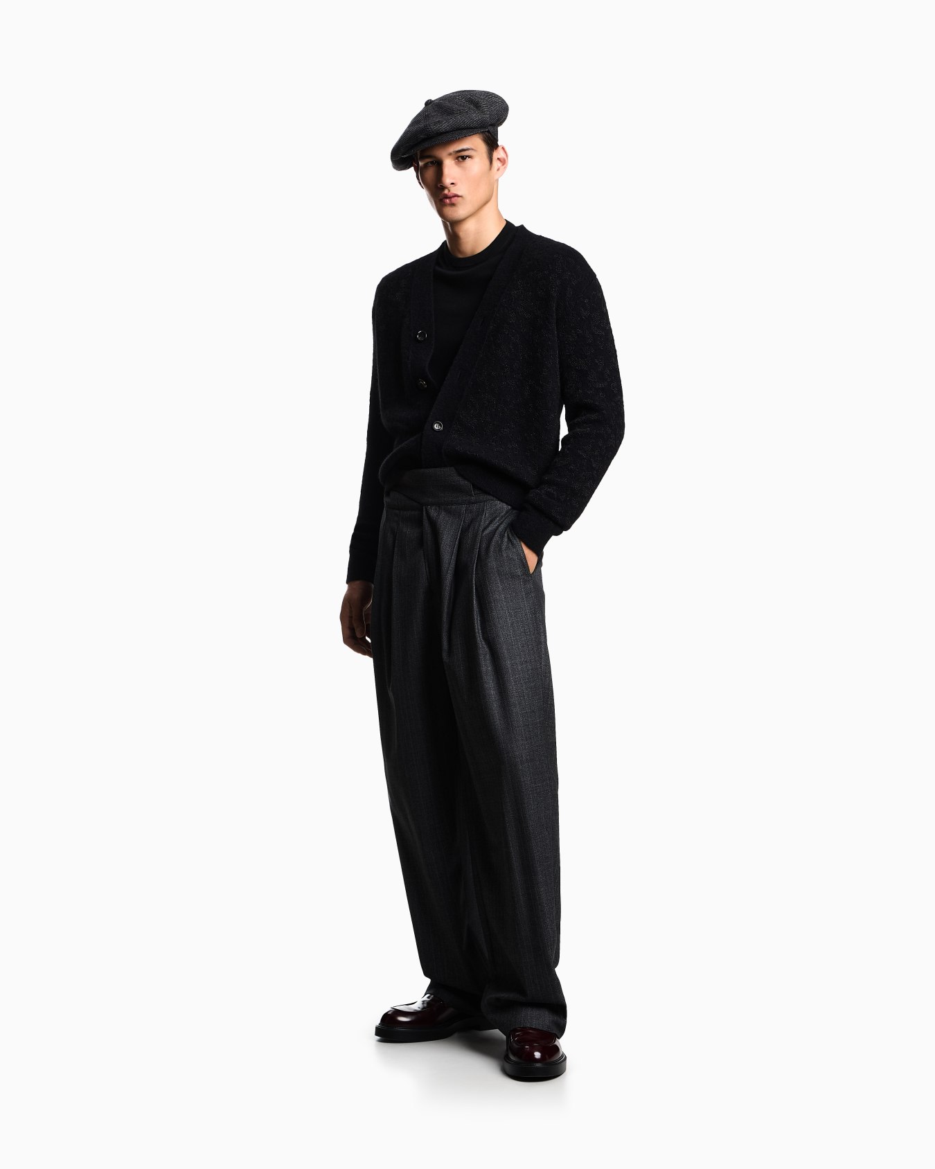 Short-sleeved jumper in a seamless plain-knit virgin wool Slide 1