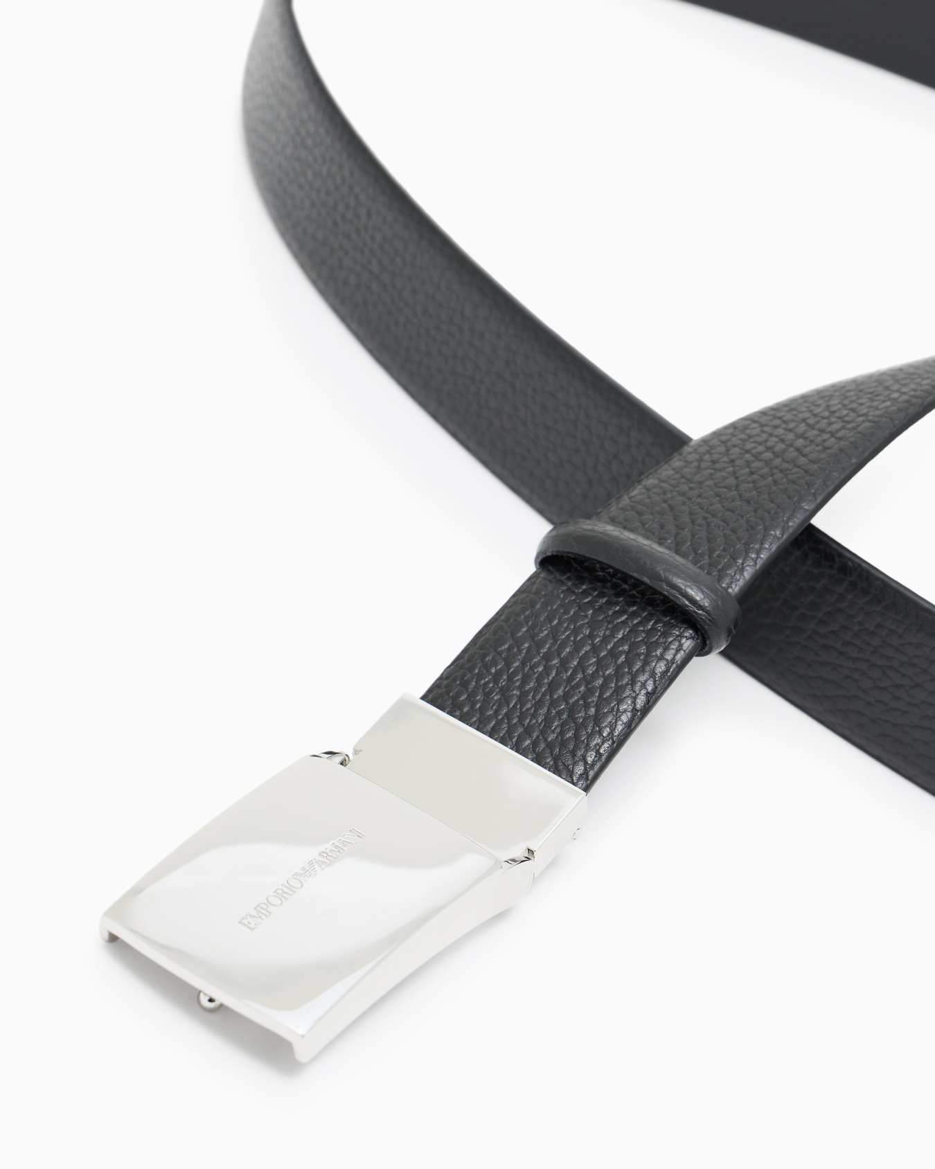 Pebbled leather belt with plate Slide 1