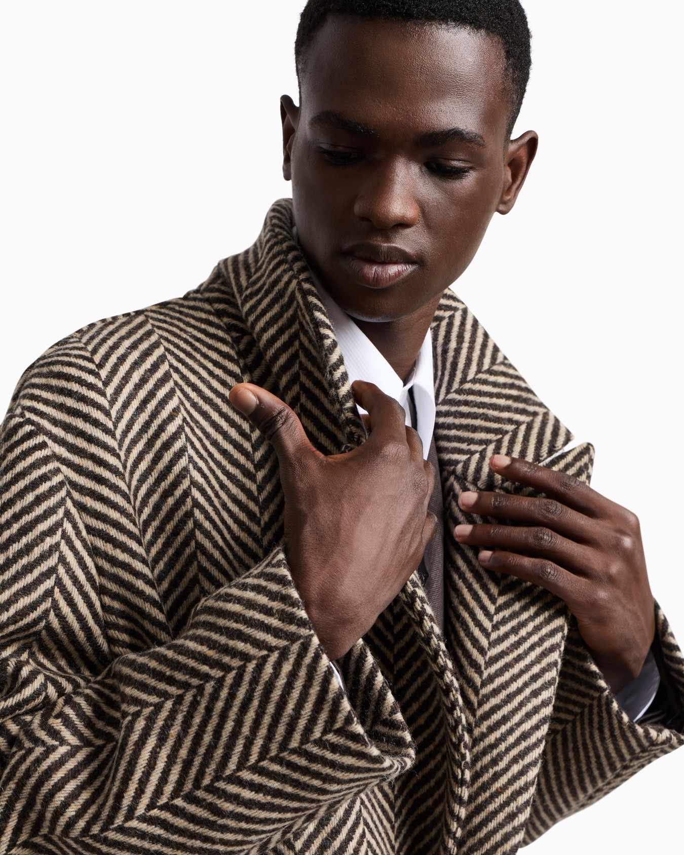 Single-breasted coat in a chevron wool tweed Slide 5