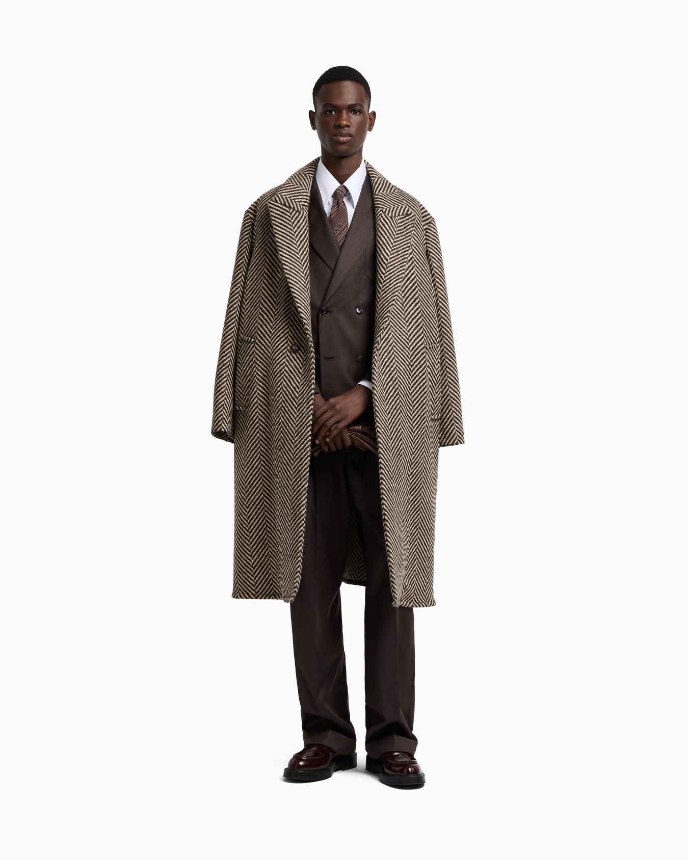 Single-breasted coat in a chevron wool tweed Slide 2