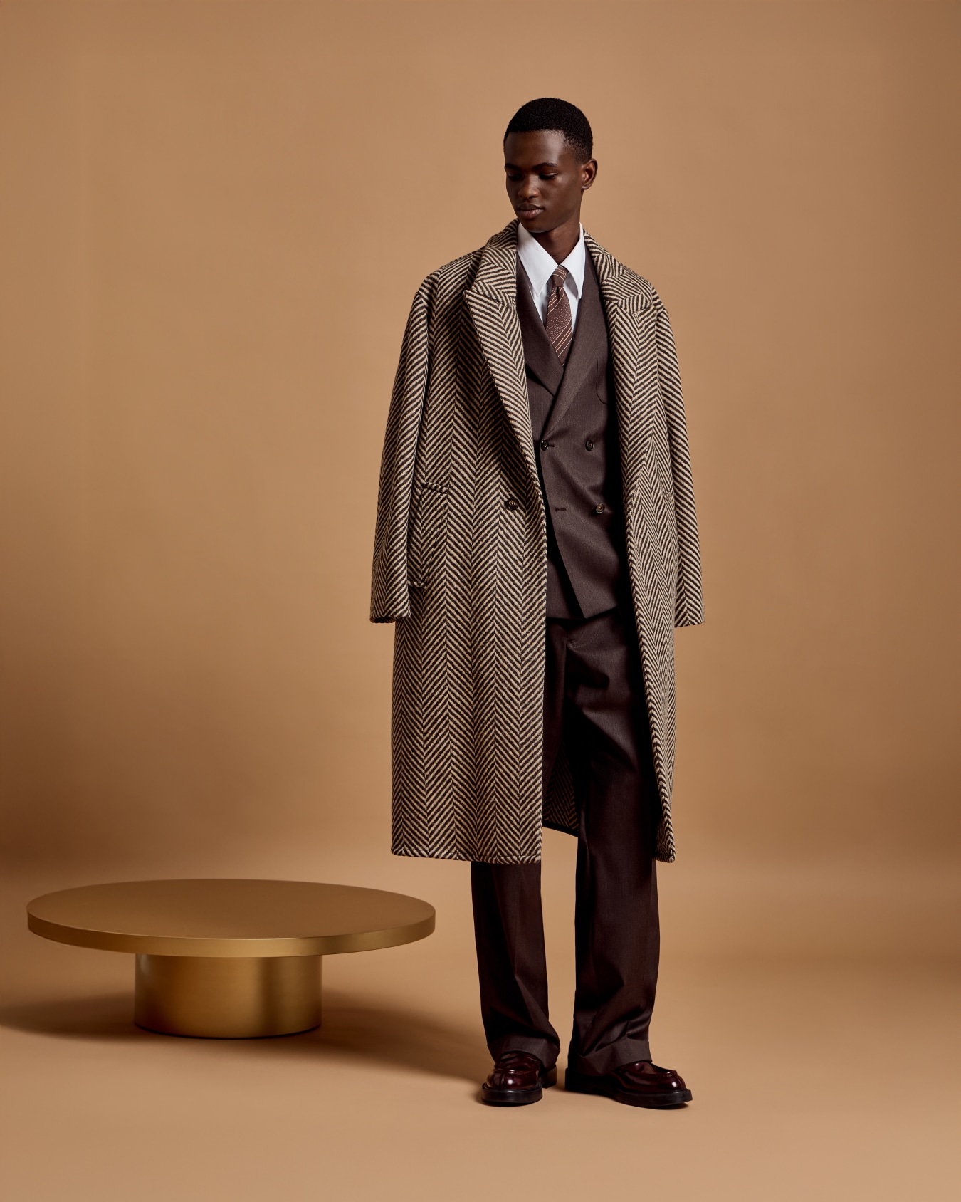 Single-breasted coat in a chevron wool tweed Slide 6
