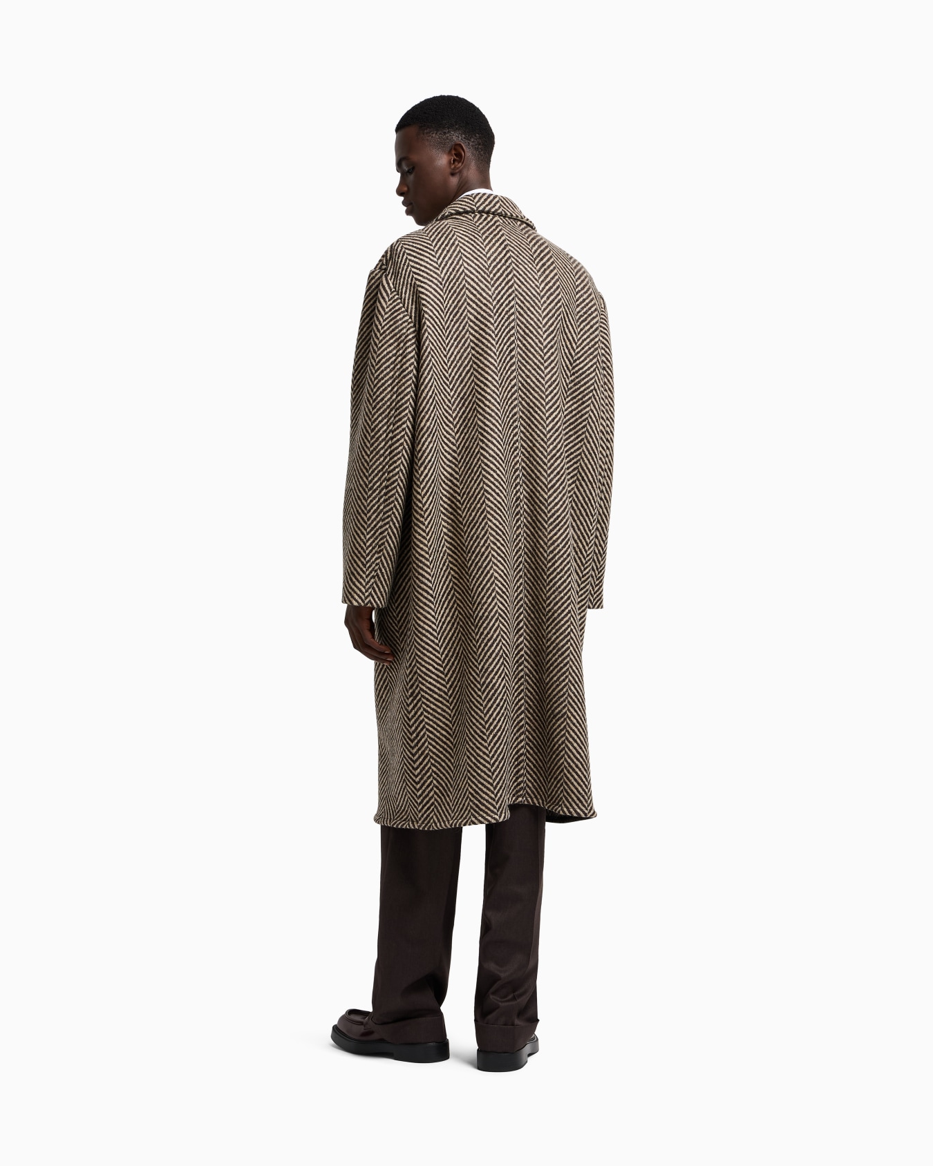 Single-breasted coat in a chevron wool tweed Slide 3