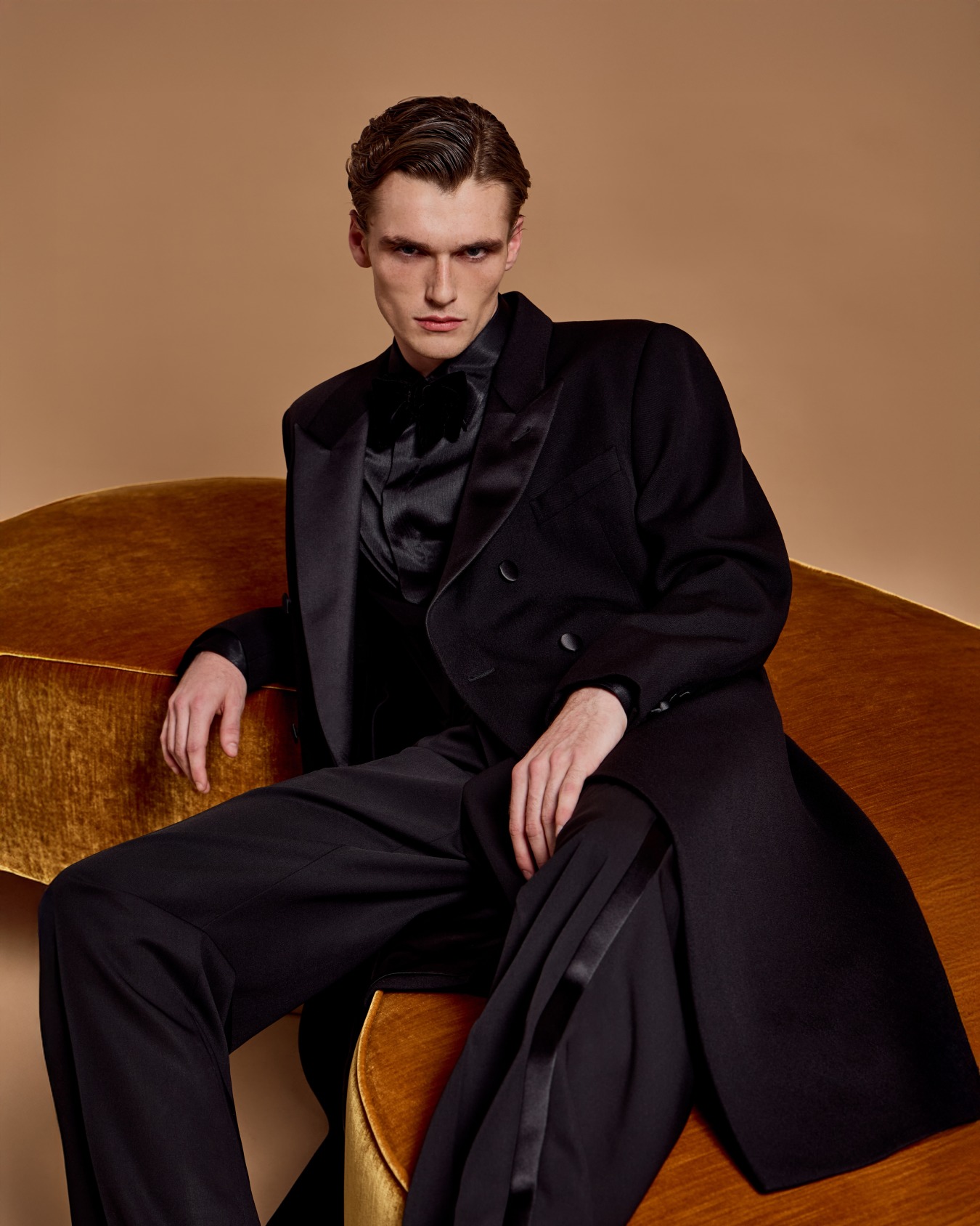 Double-breasted coat in granular virgin wool with satin details Slide 6