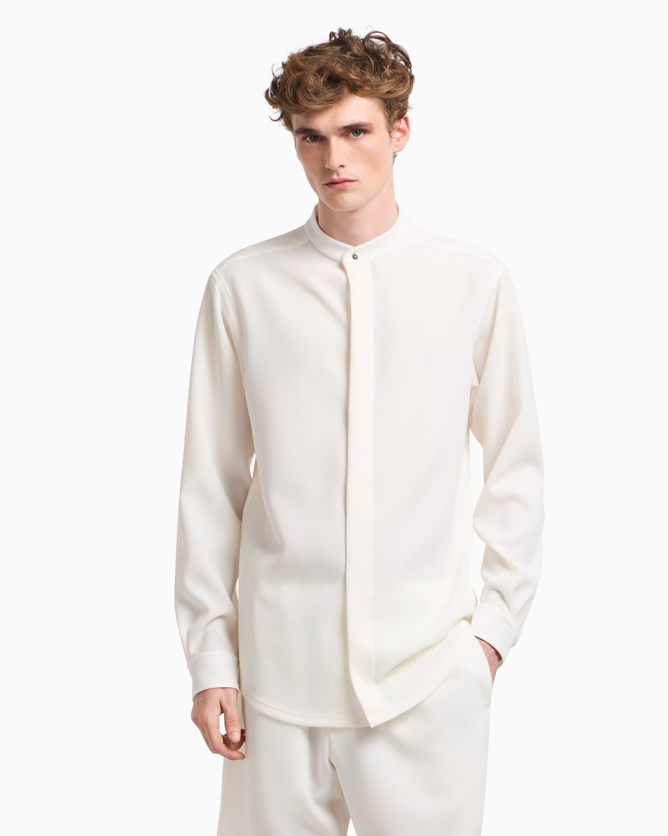 Icon guru-collar shirt in 3D piqué-effect jersey crêpe Slide 4