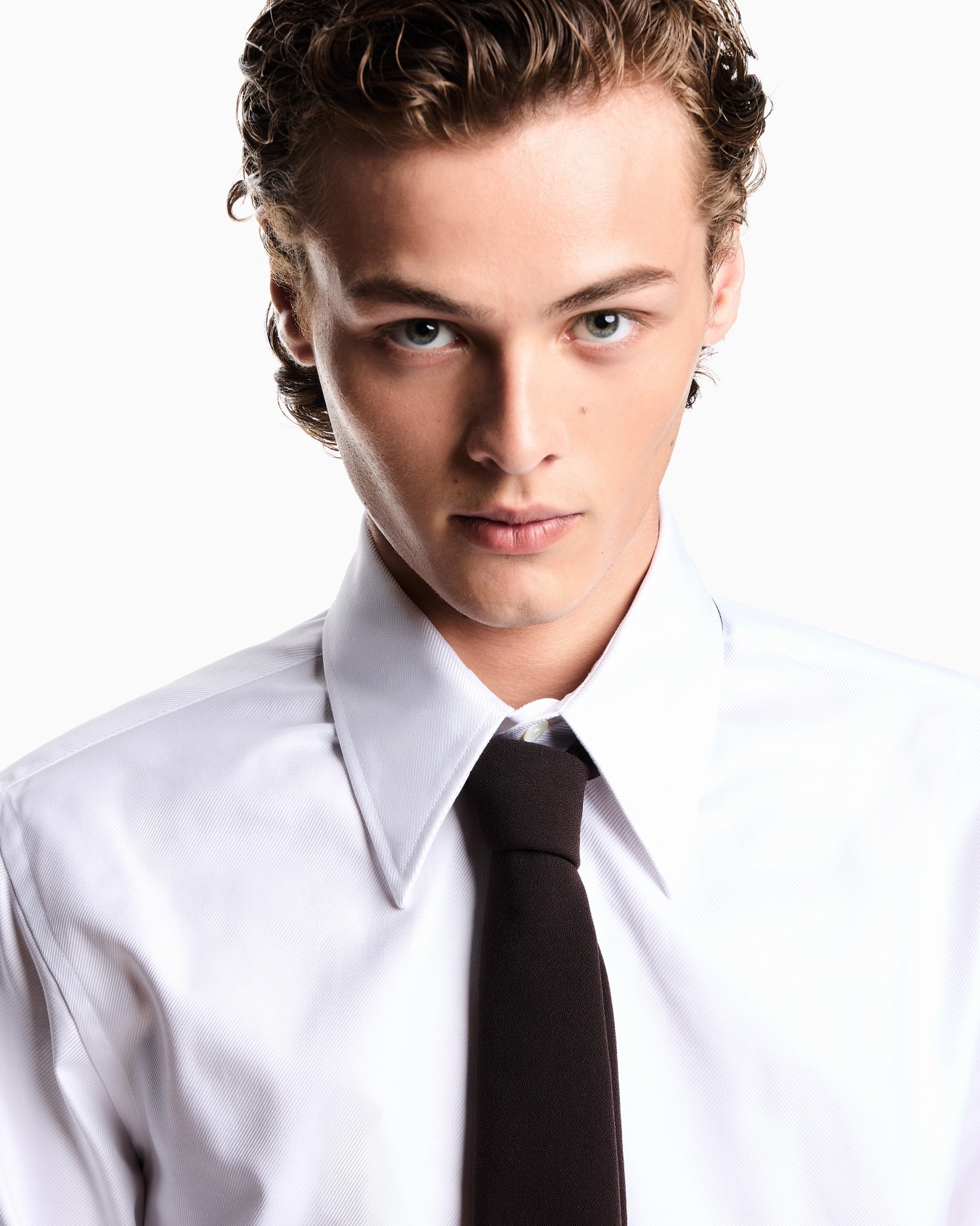 Jacquard shirt with foliage embroidery and motif Slide 4