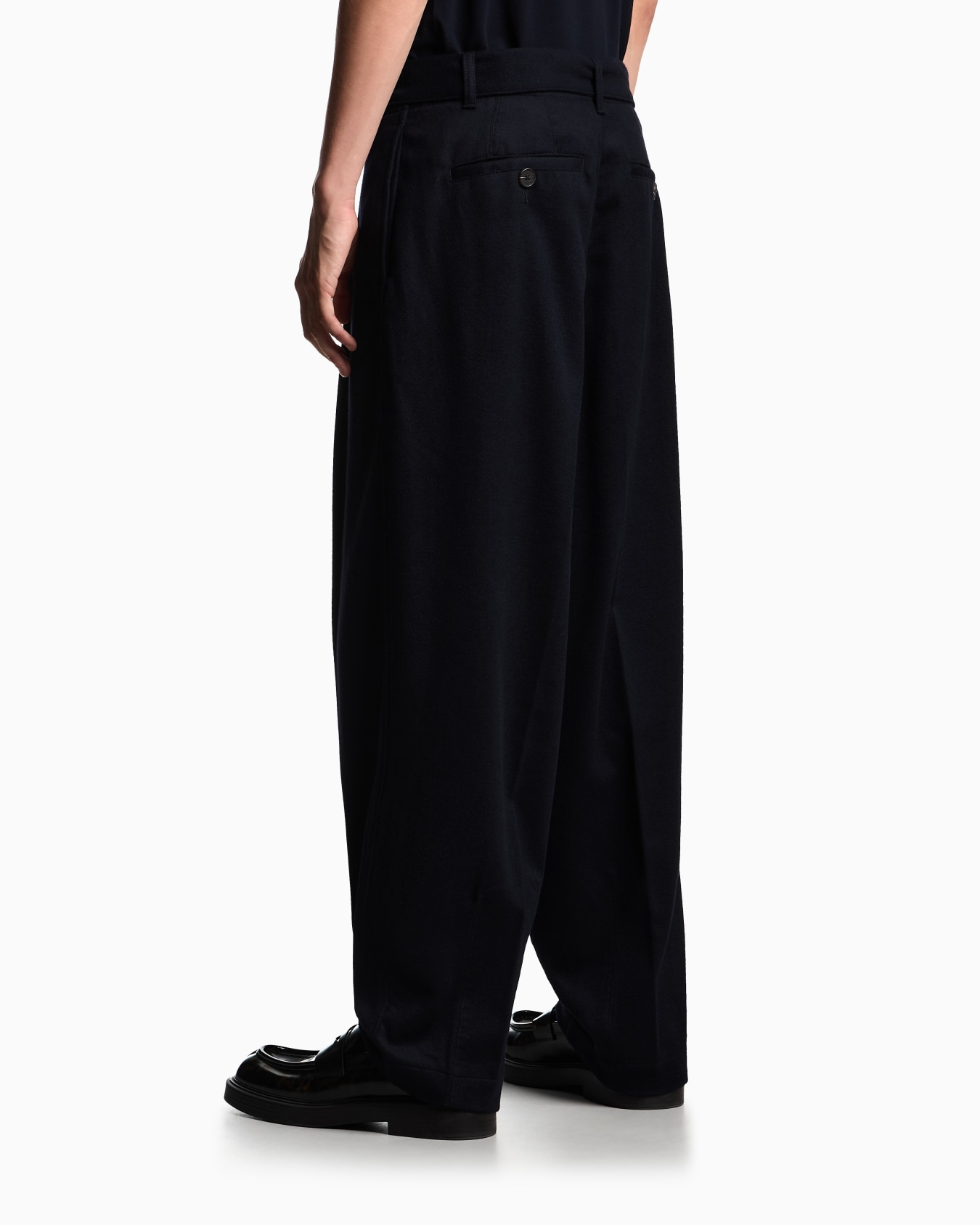 Pantalones con cinturón de lana virgen  Diapositiva 2