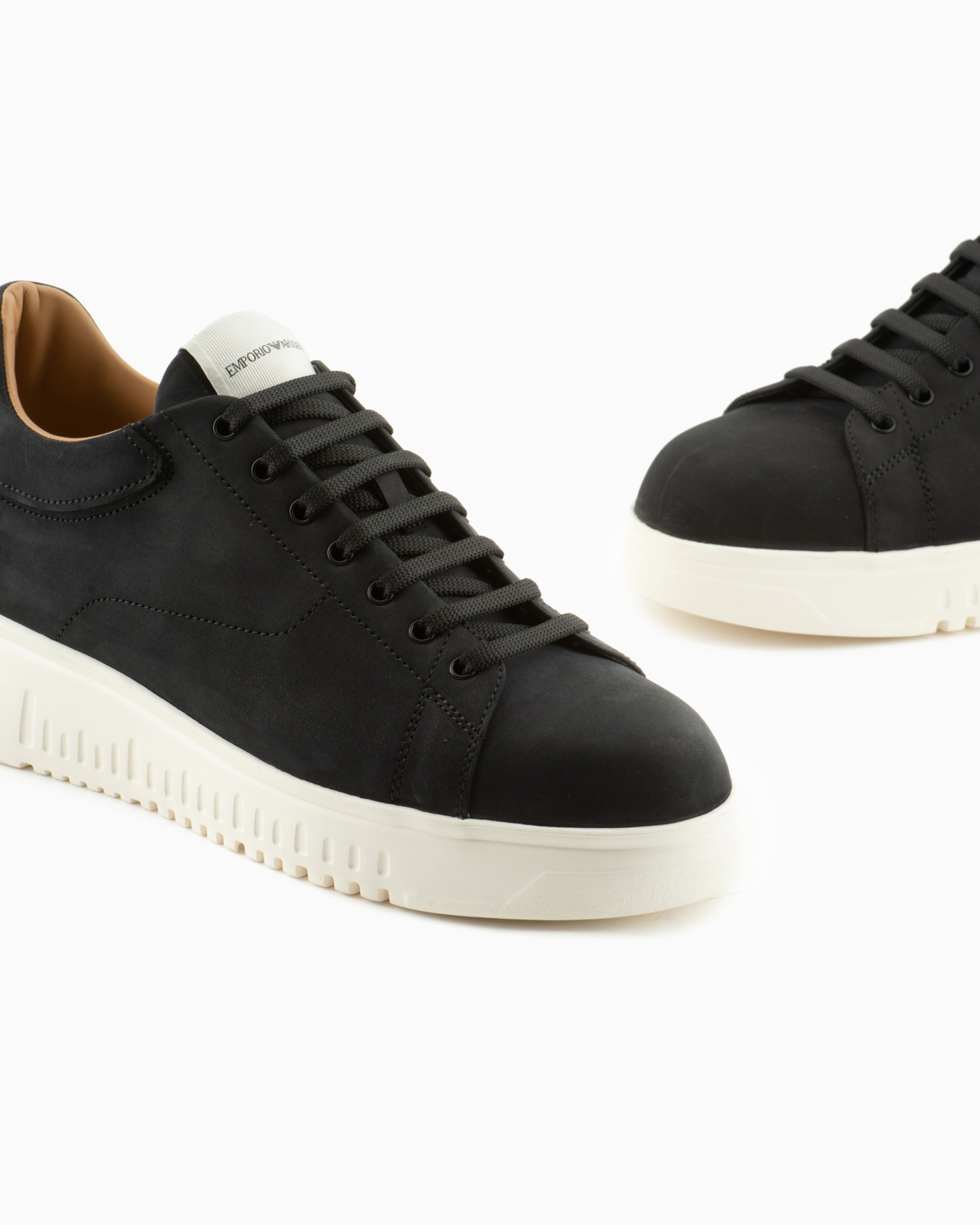 Sneakers en nubuck avec semelle crantée Diapositive 4