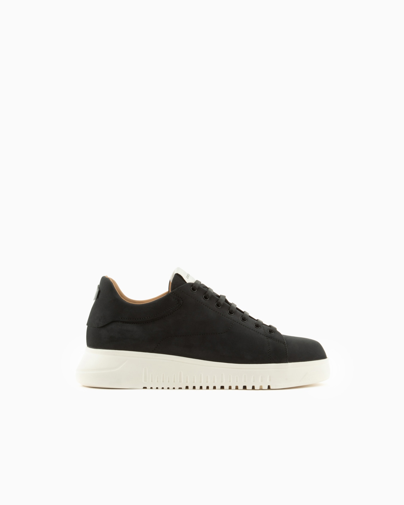 Sneakers en nubuck avec semelle crantée Diapositive 0