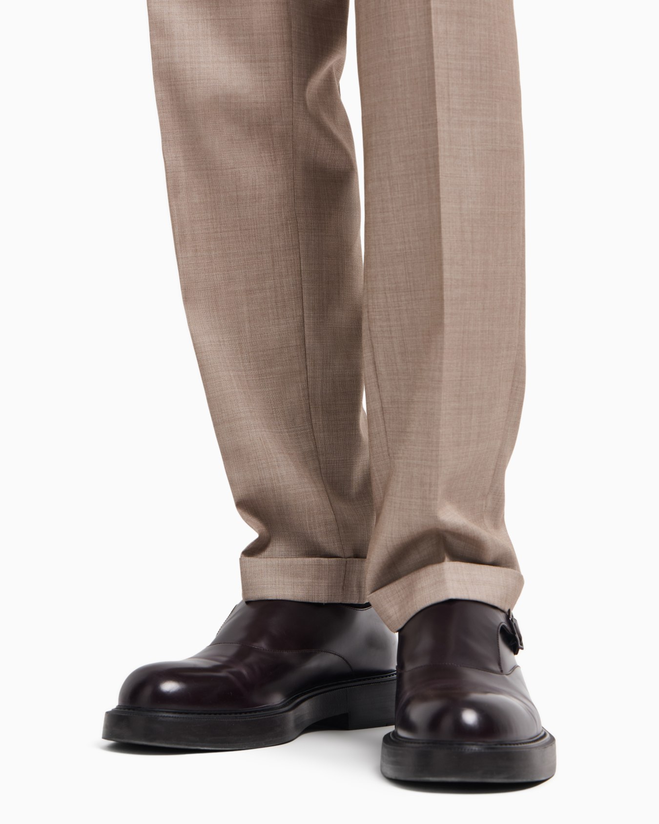 Single-breasted suit with micro jacquard made of a wool and silk blend Slide 6