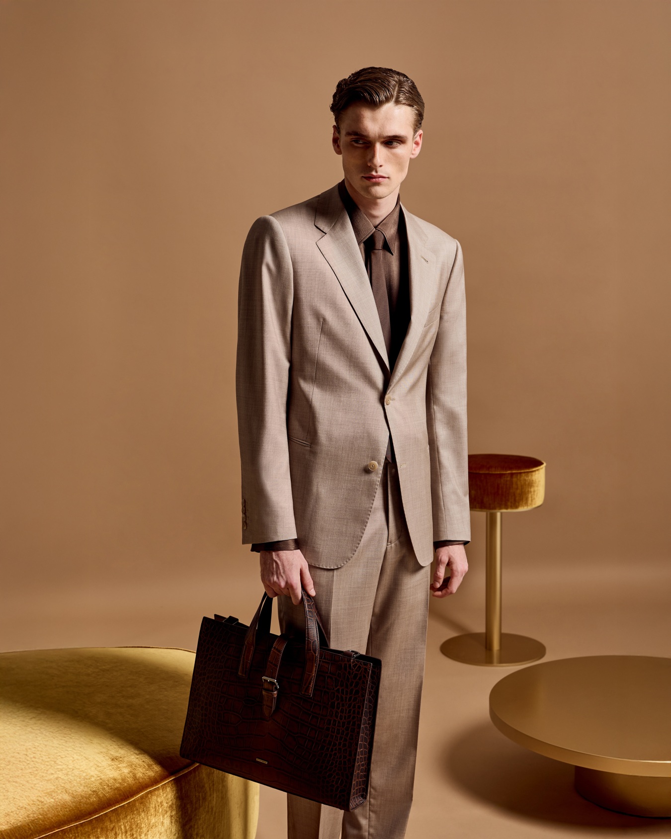 Single-breasted suit with micro jacquard made of a wool and silk blend Slide 7