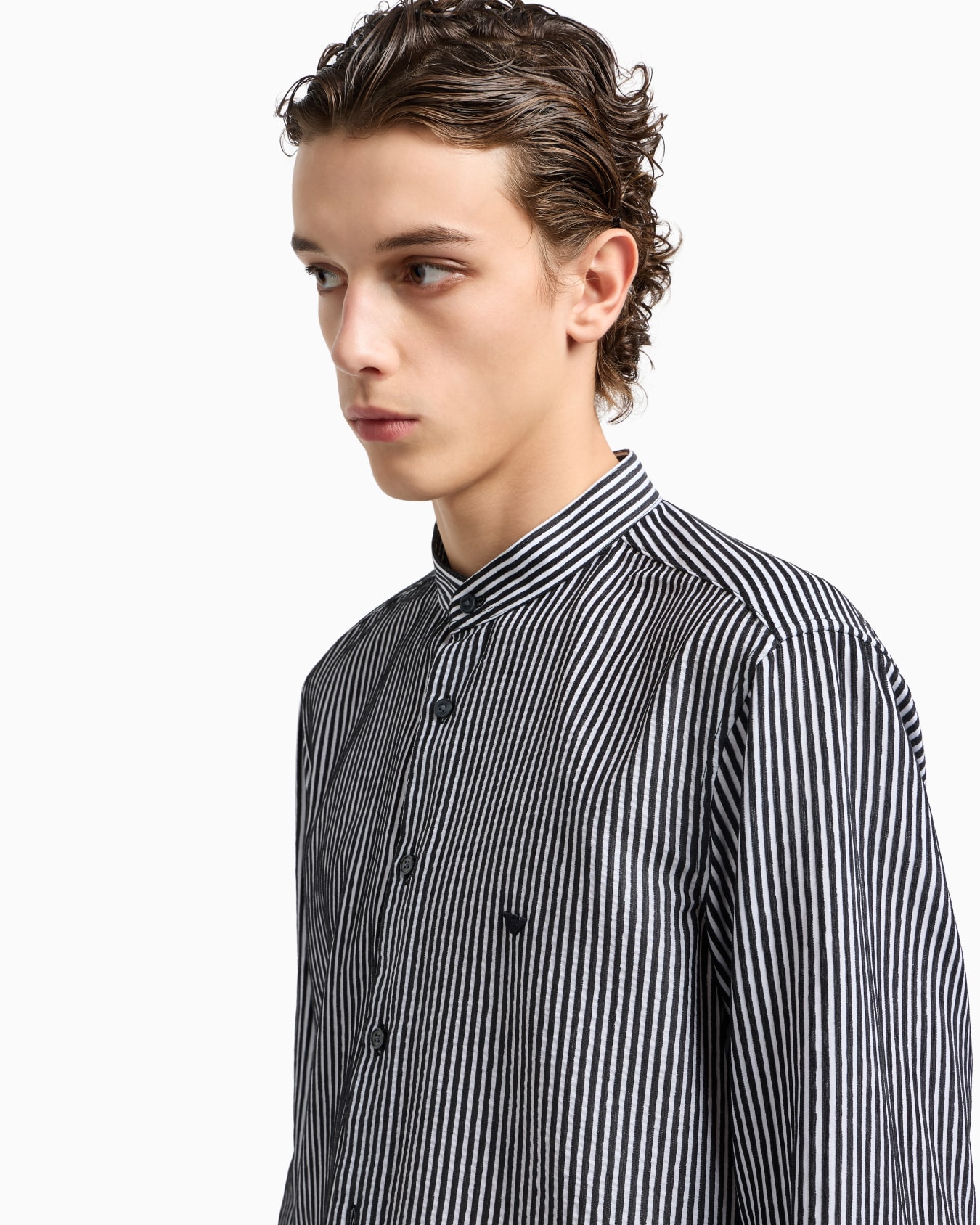 Chenille shirt with a guru collar with a striped motif Slide 5