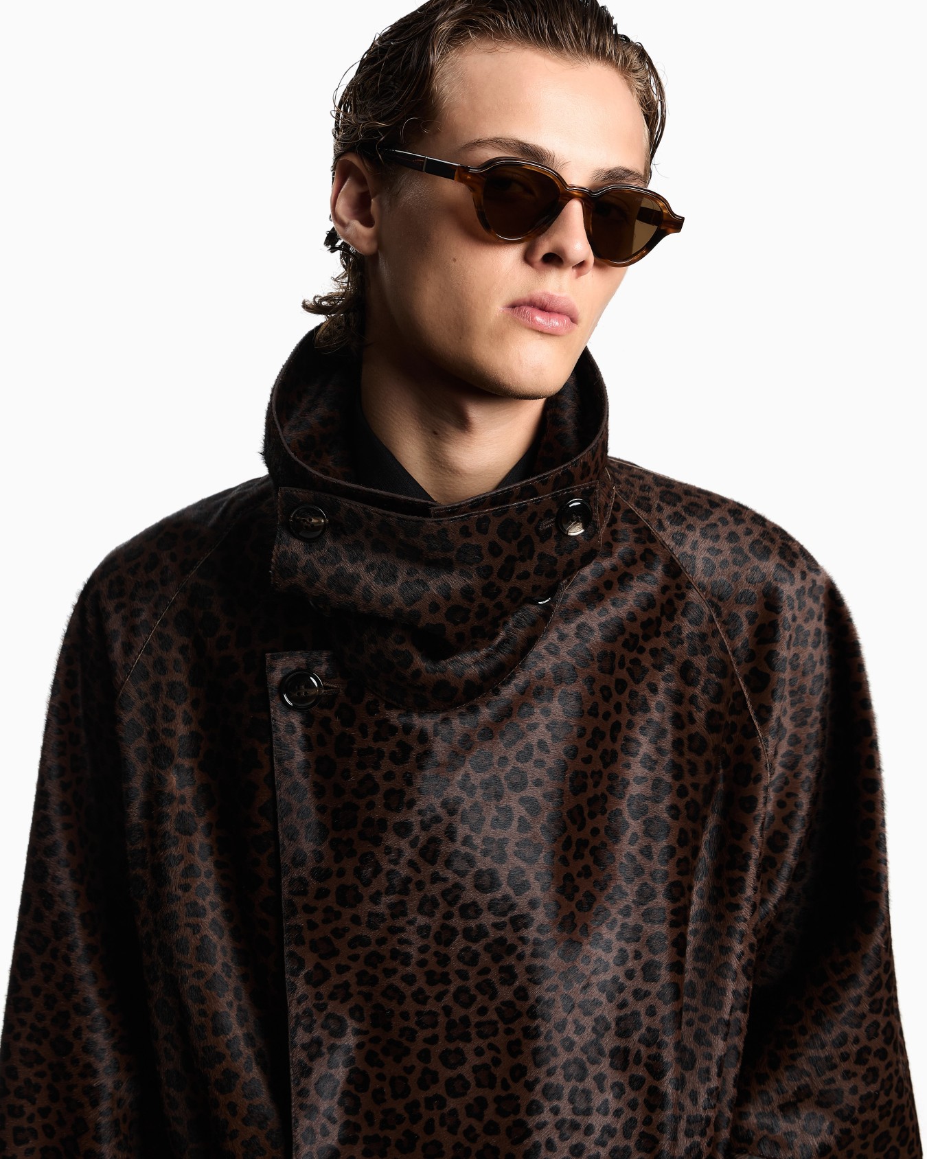 Animal-print pony hair trench coat Slide 4