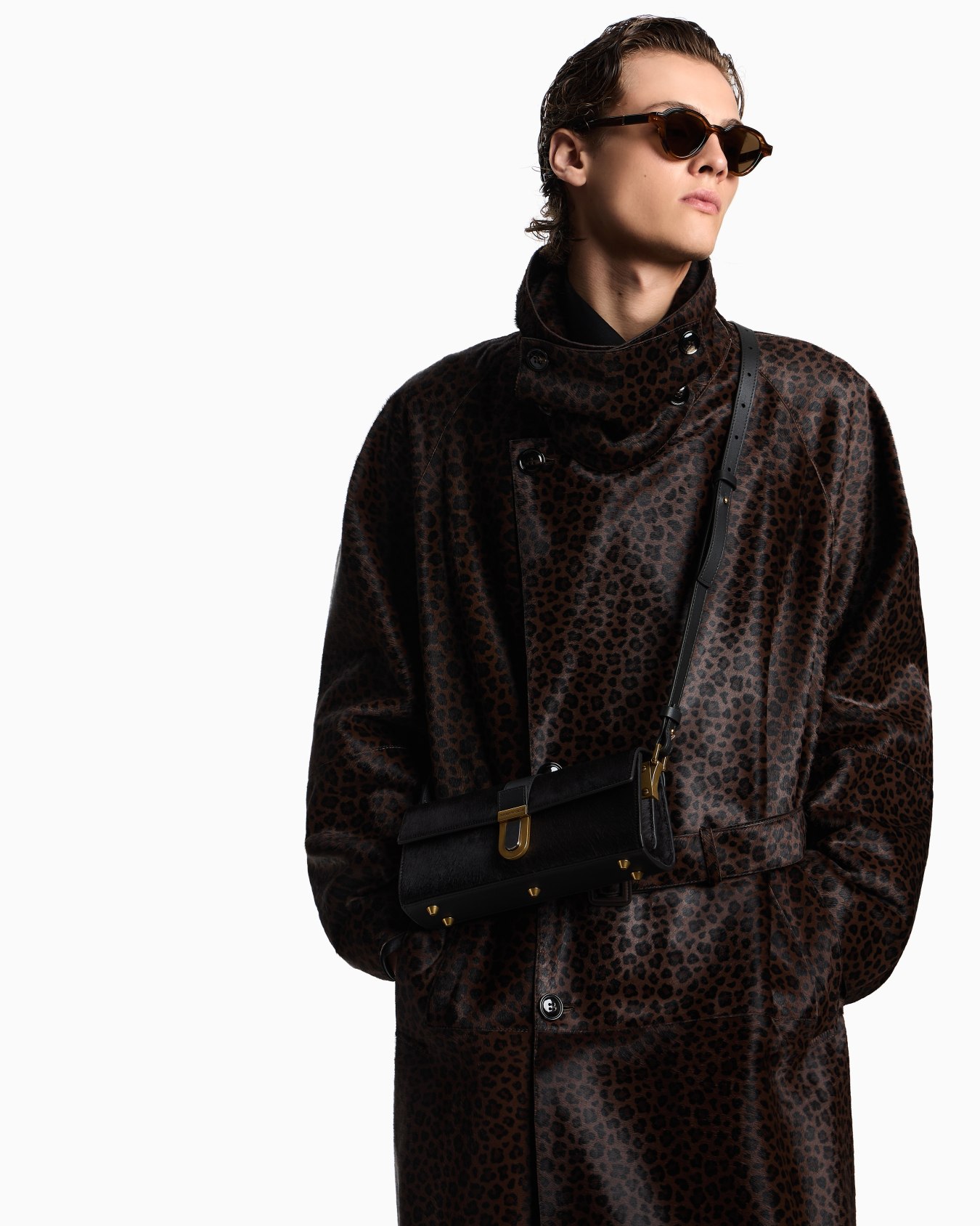 Pony hair shoulder bag Slide 5