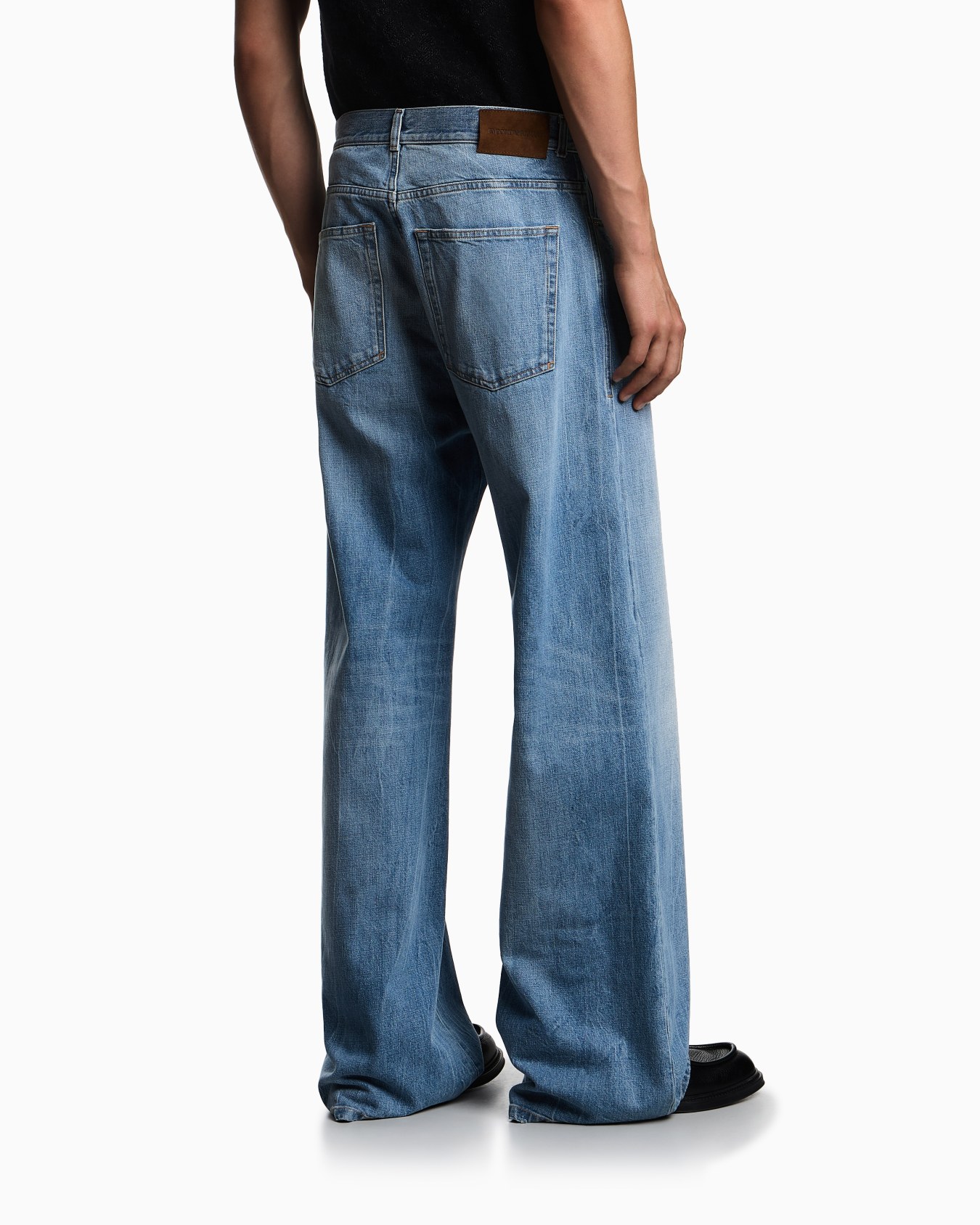 Loose Jeans Slide 2