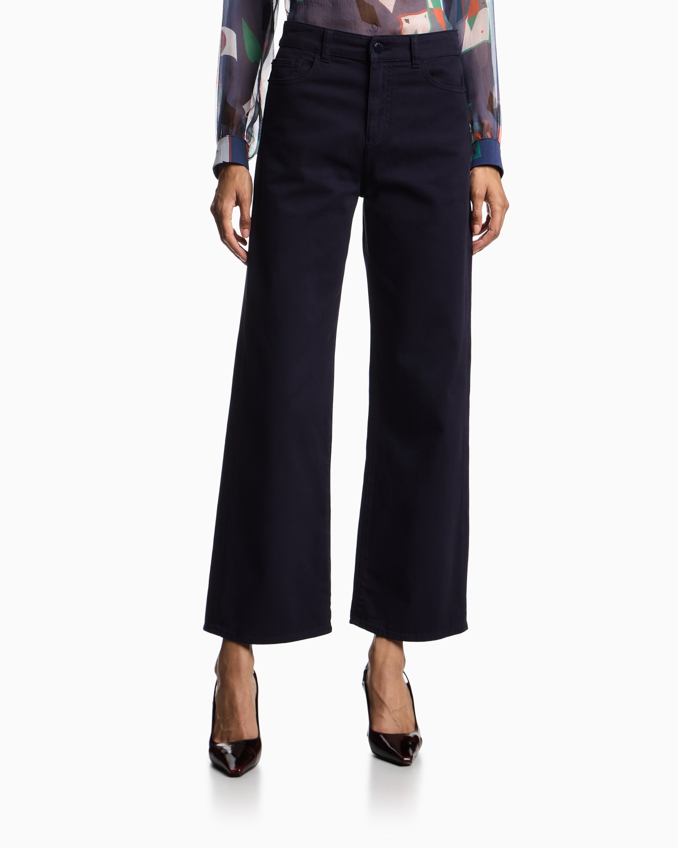 J33 Mid-rise, cropped wide-leg jeans in garment-dyed stretch drill Slide 3