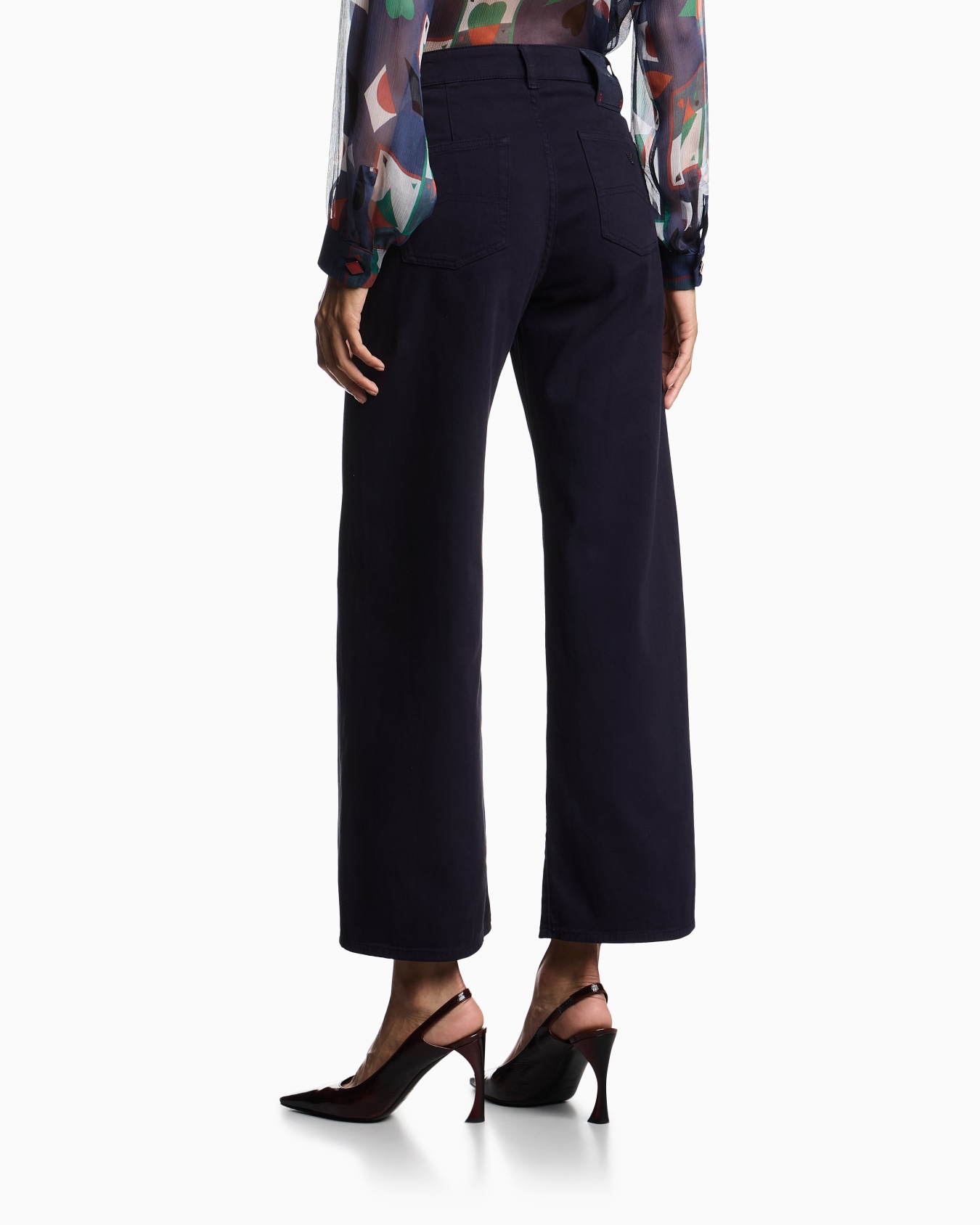 J33 Mid-rise, cropped wide-leg jeans in garment-dyed stretch drill Slide 2