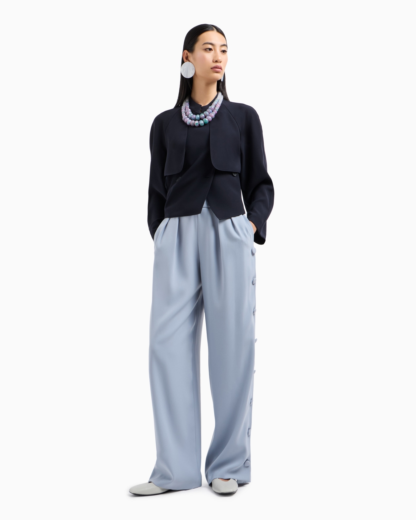 Pantaloni in tecno cady con pinces e bottoni laterali Slide 3