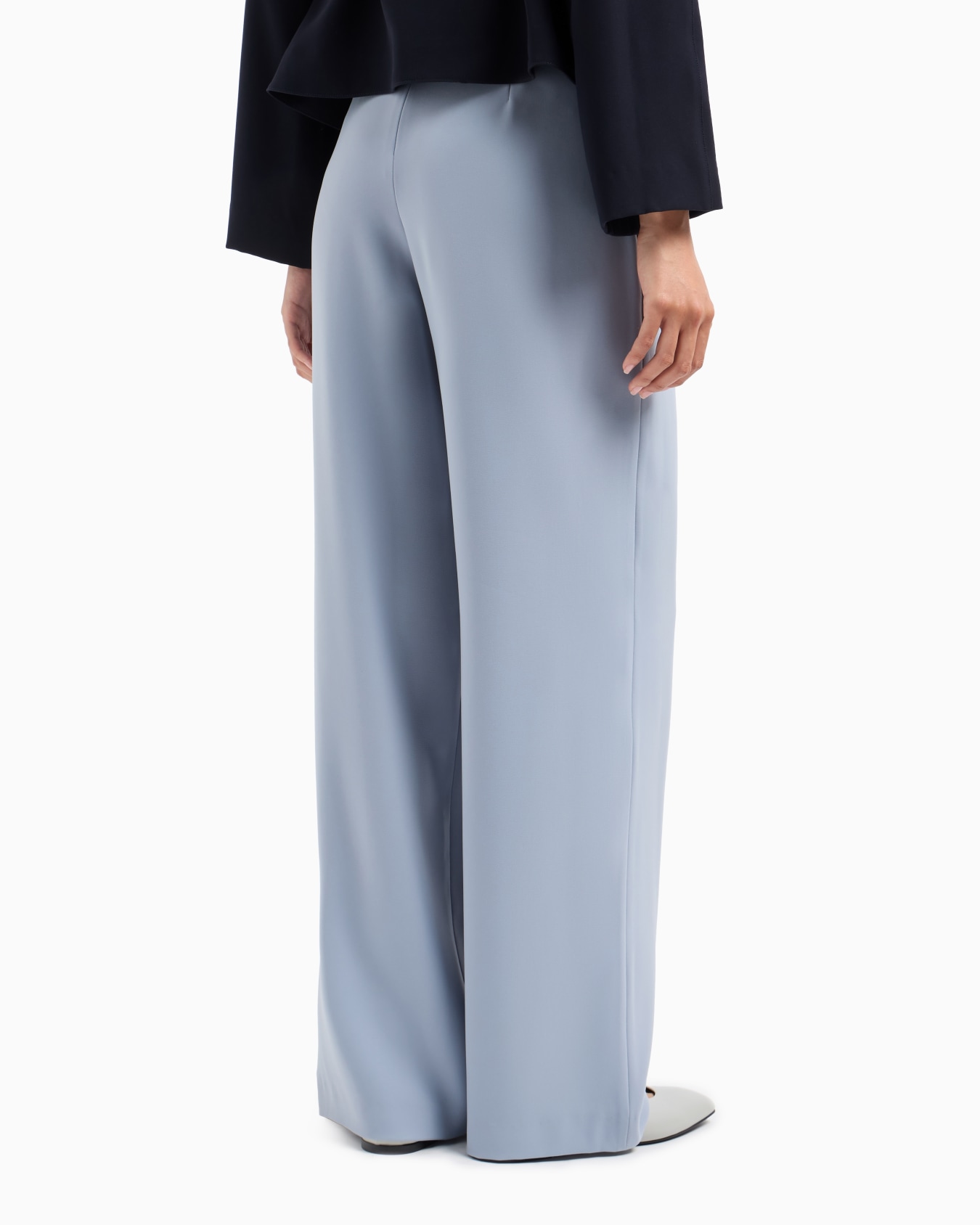 Pantaloni in tecno cady con pinces e bottoni laterali Slide 2