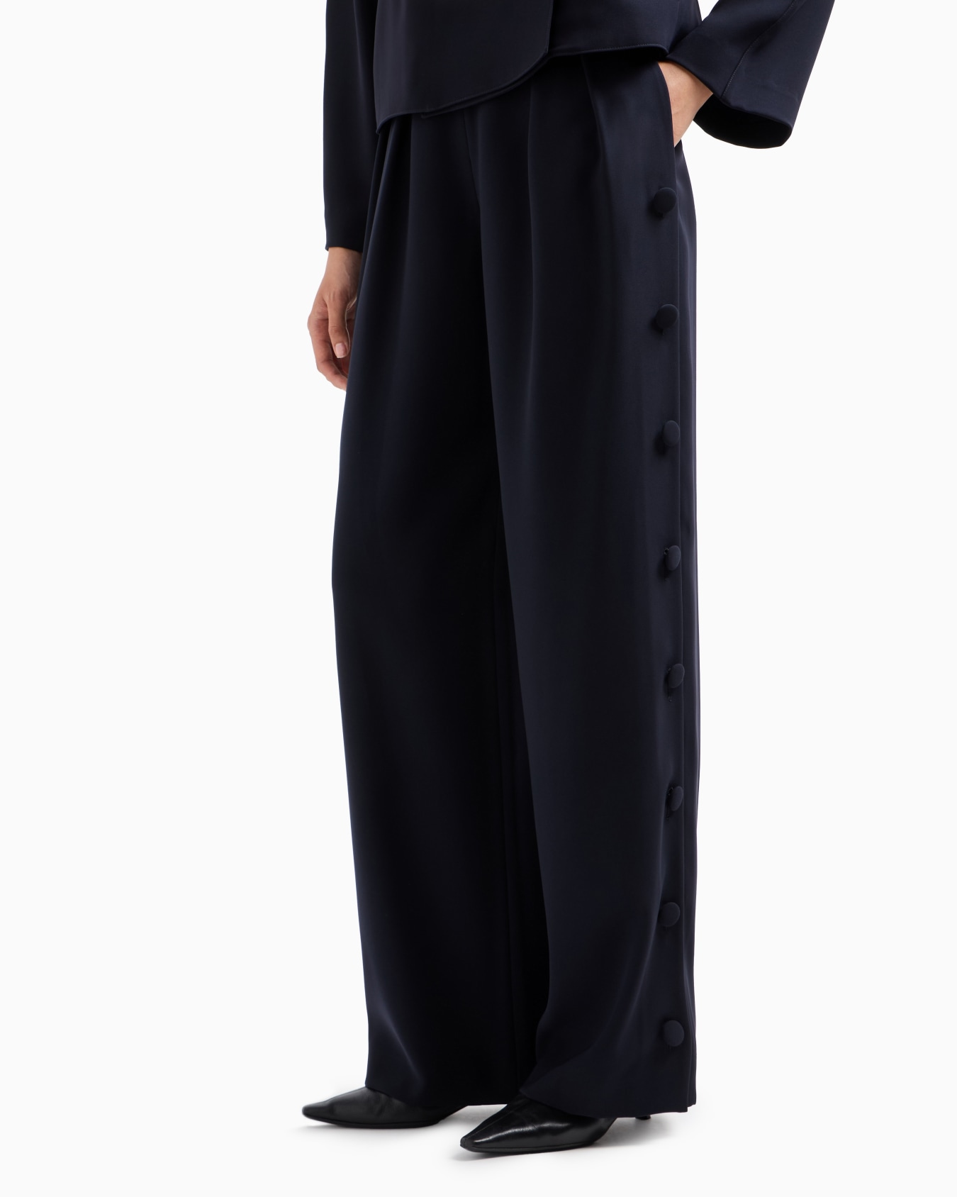 Pantalones de cady técnico con pinzas y botones laterales Diapositiva 1