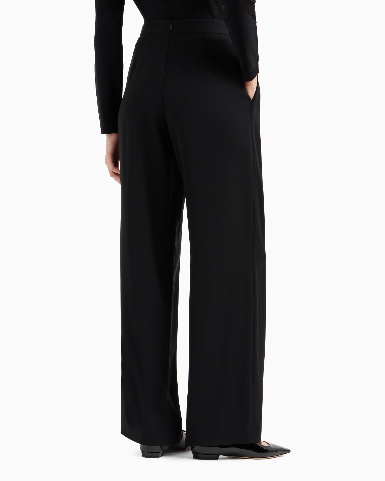 Pantalon en cady technique avec pinces et boutons sur les côtés Diapositive 2