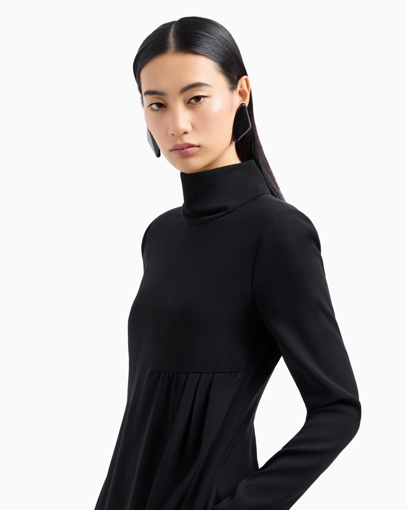 Robe col roulé avec bas tulipe en cady technique Diapositive 4