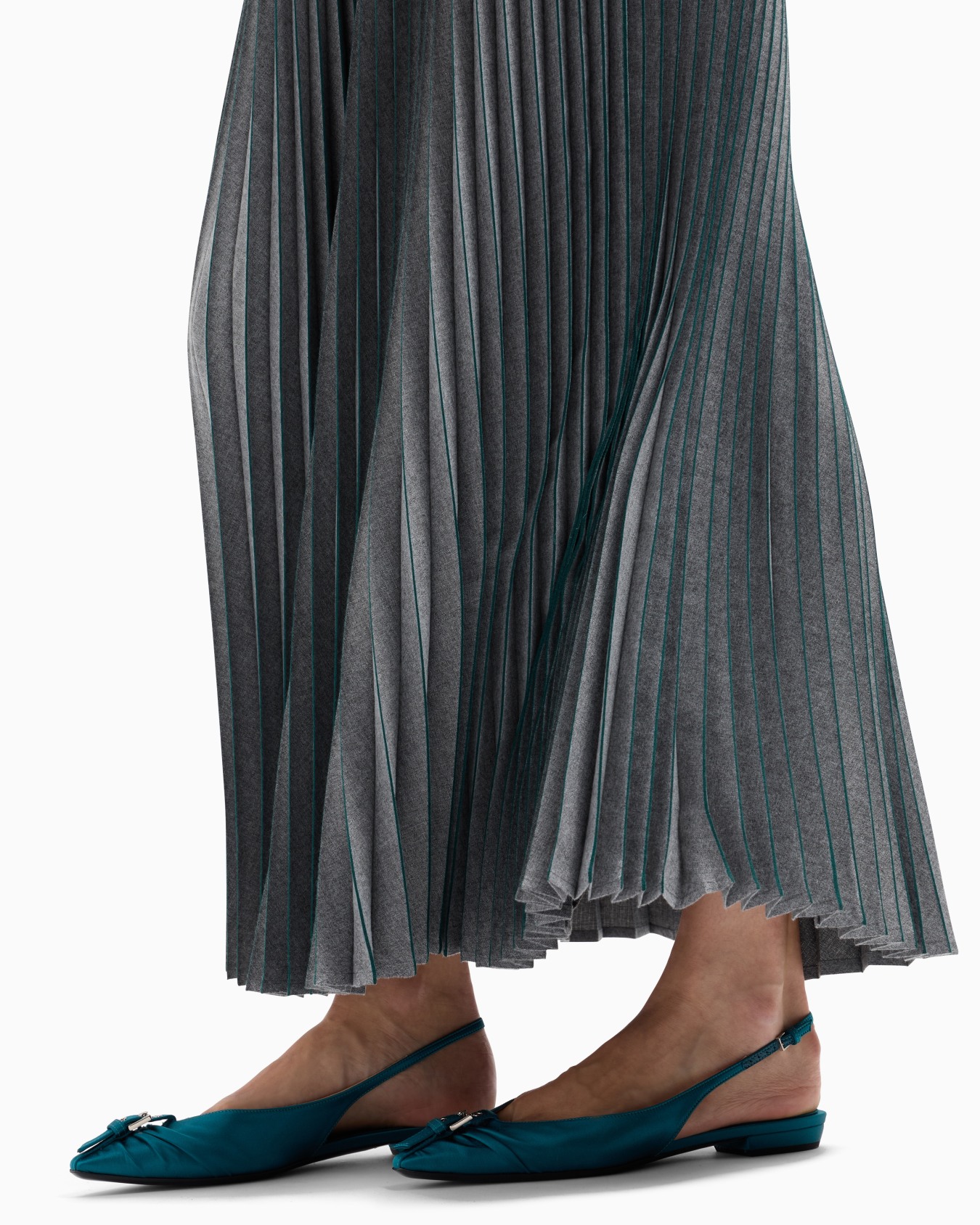 Pleated flannel long skirt Slide 4