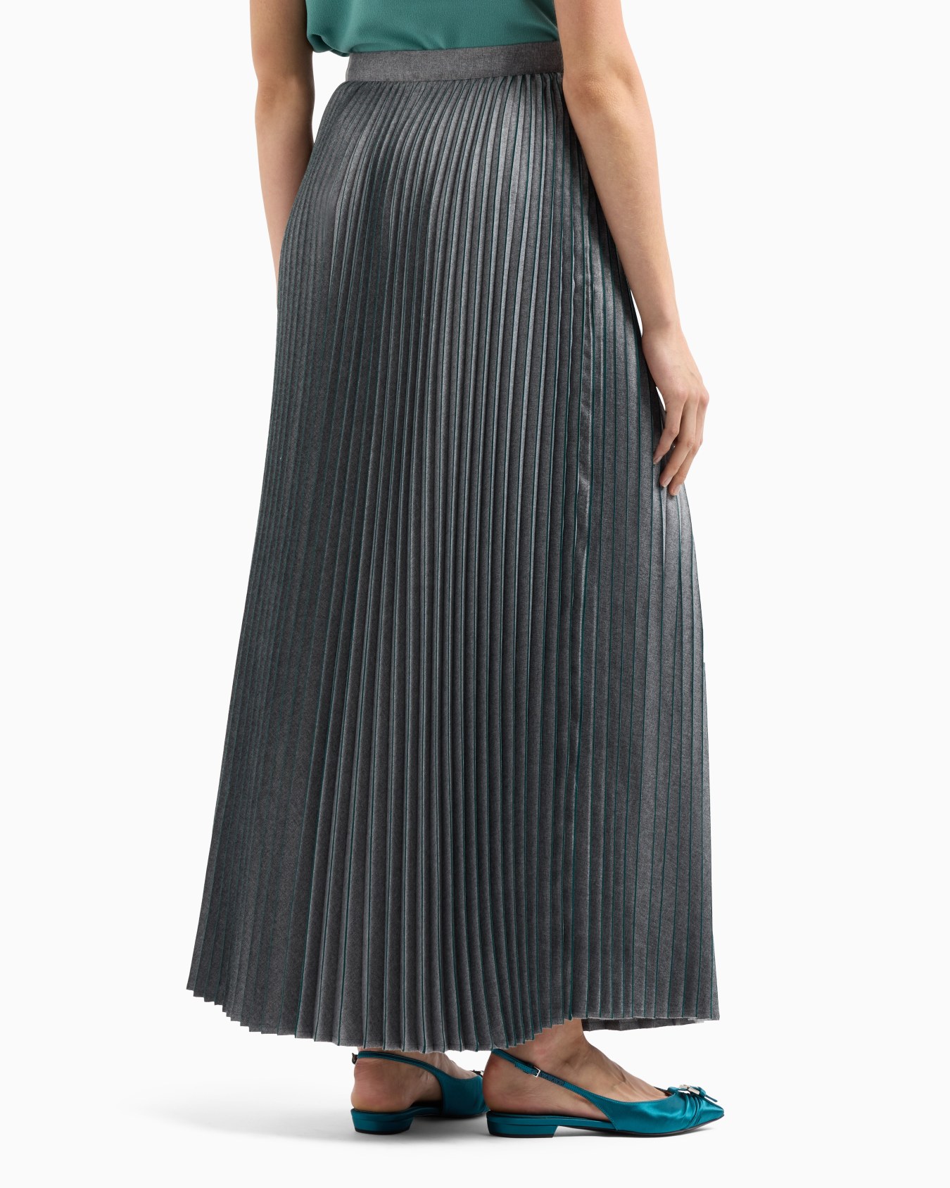 Pleated flannel long skirt Slide 2