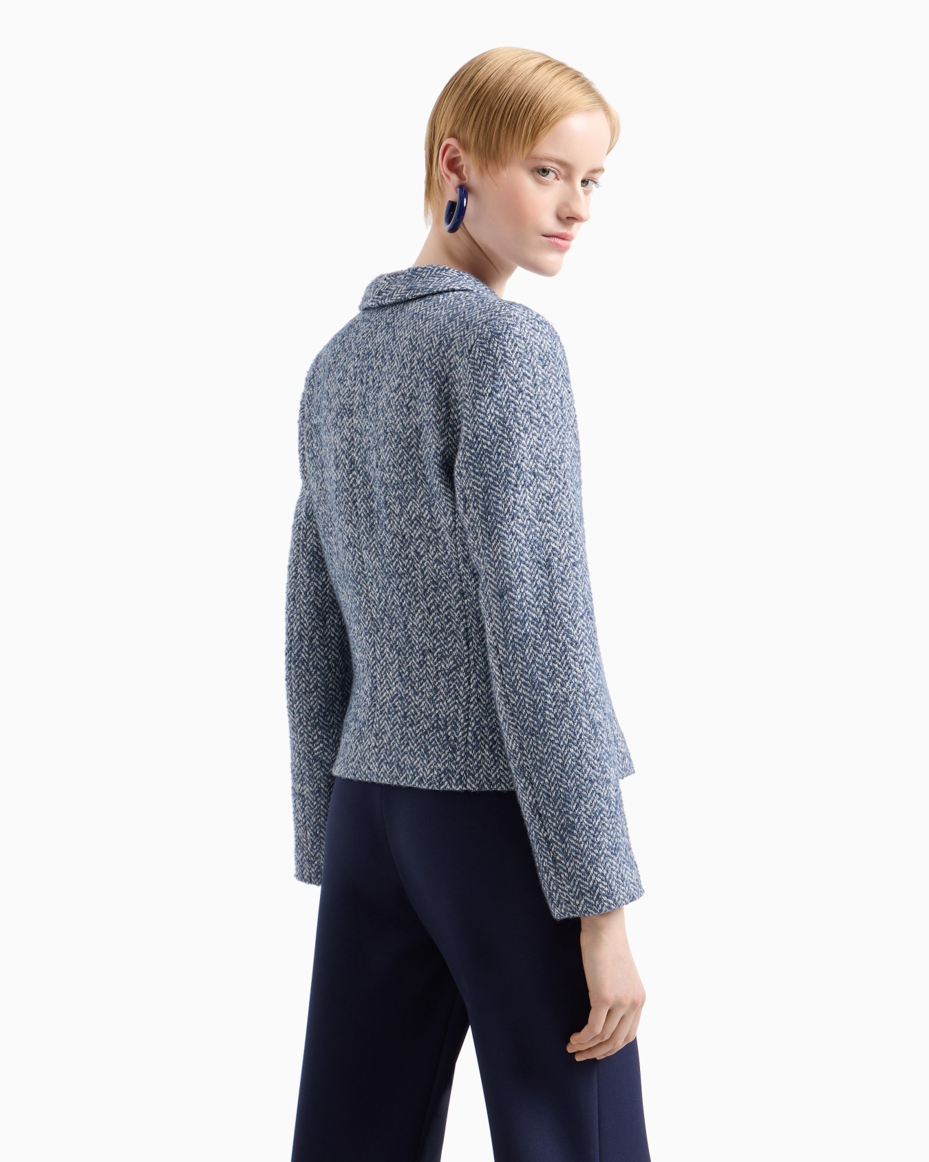 Single-breasted jacket with shawl collar, in chevron-motif lurex tweed Slide 2