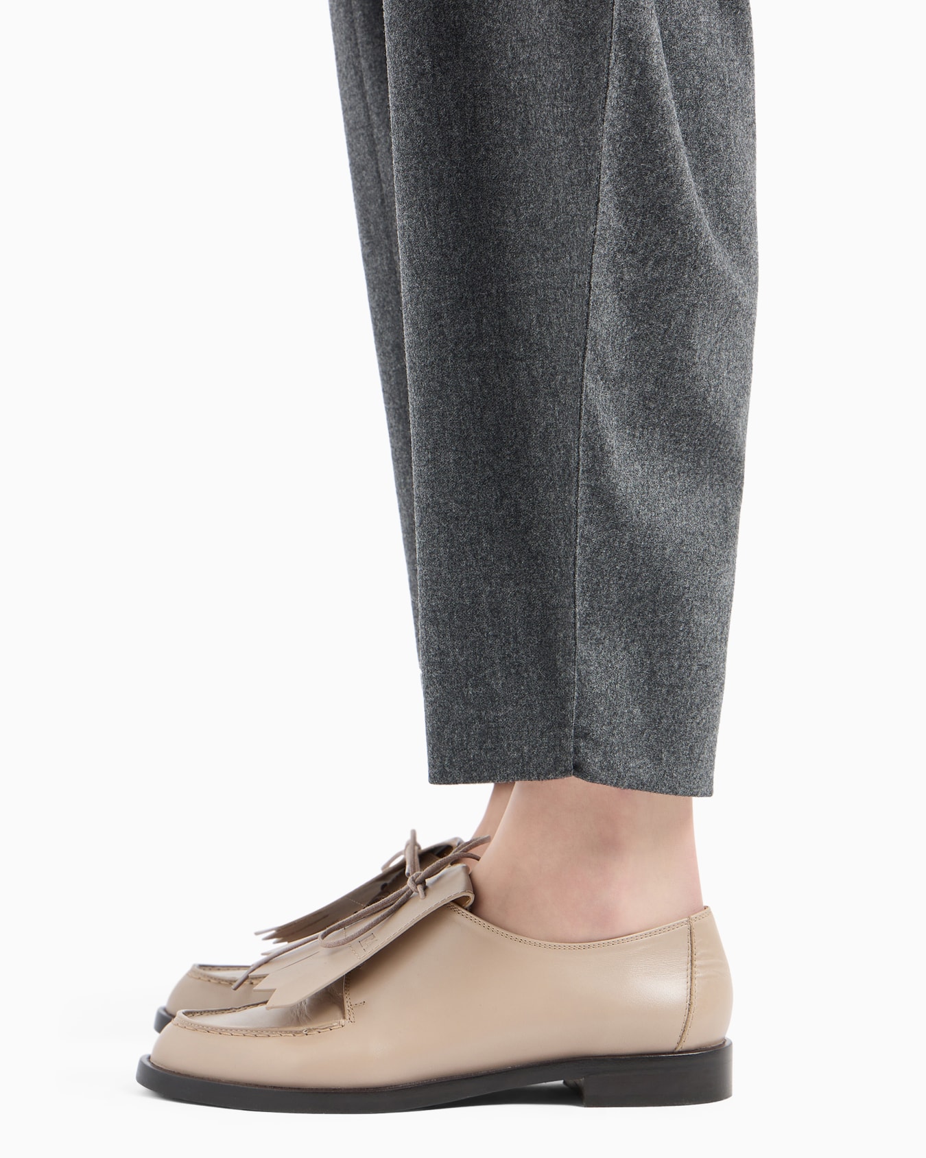 Icon oval-leg trousers in a mélange wool flannel with gathering at the waist Slide 5