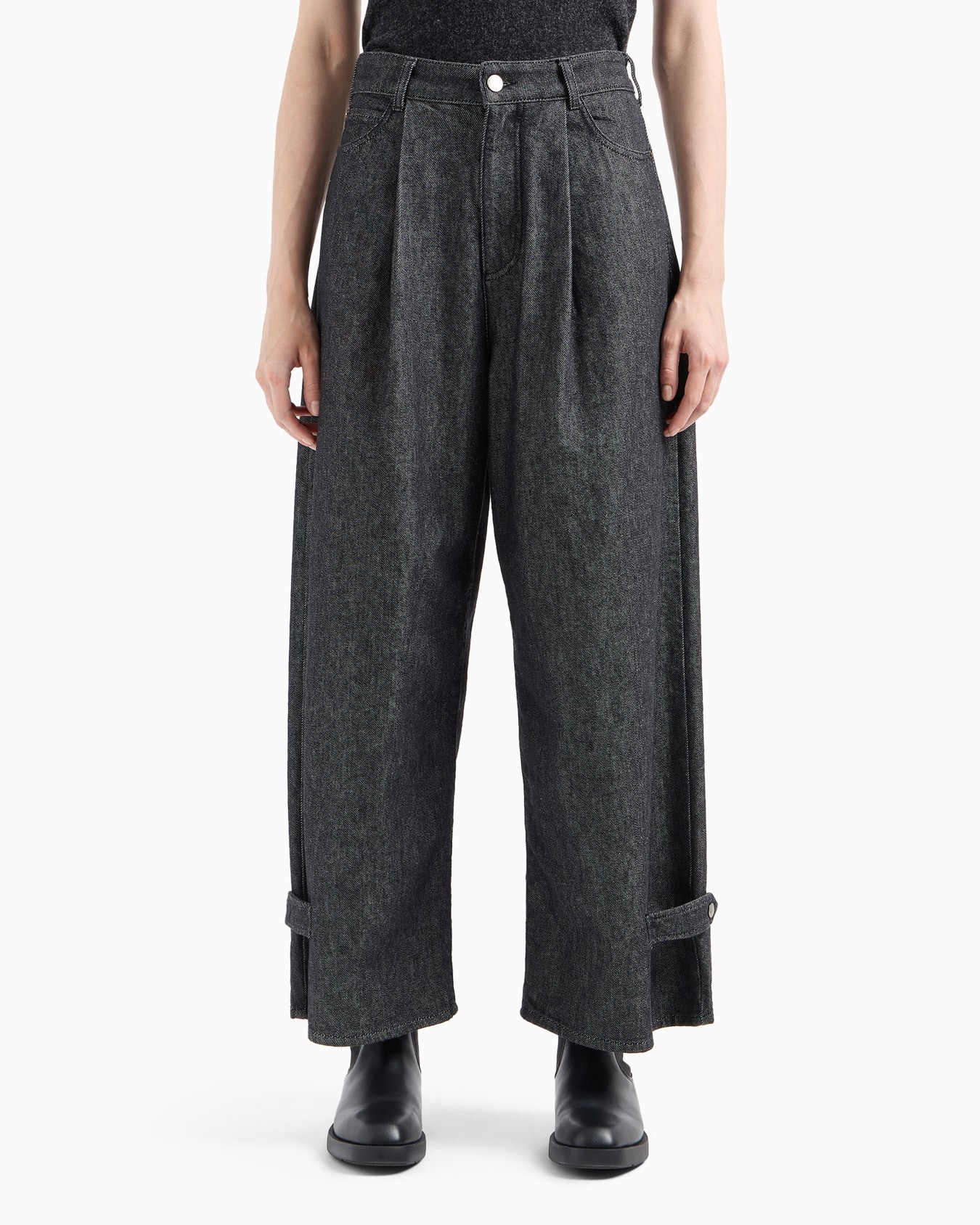 Icon high-waisted, wide-leg jeans with pleats in rinsed denim Diapositiva 2