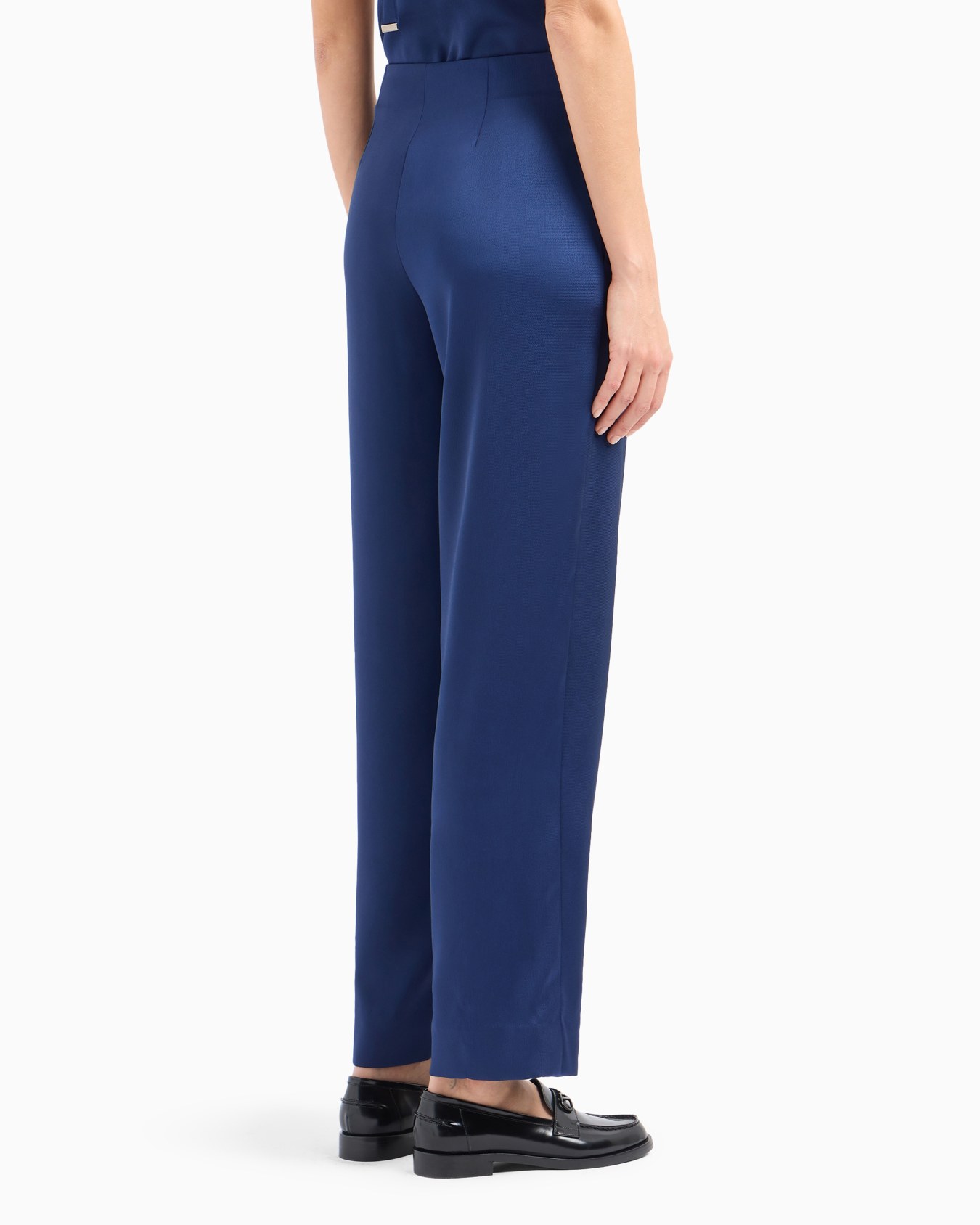 Pantalones fruncidos con cintas en crepé de satén elástico Diapositiva 3