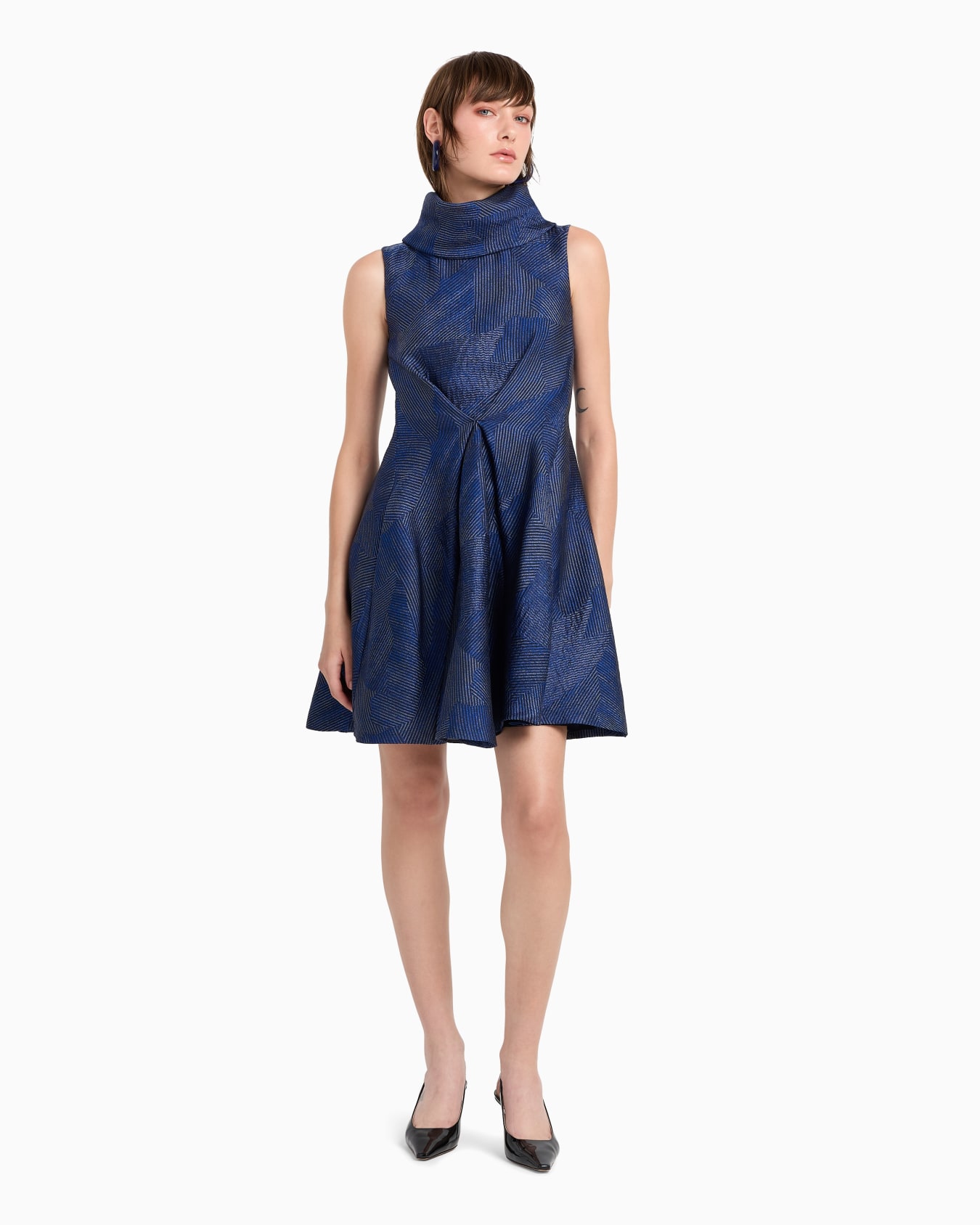 Kleid mit Rollkragen aus Jacquard-Stoff mit geometrischem Patchwork-Muster Folie 1