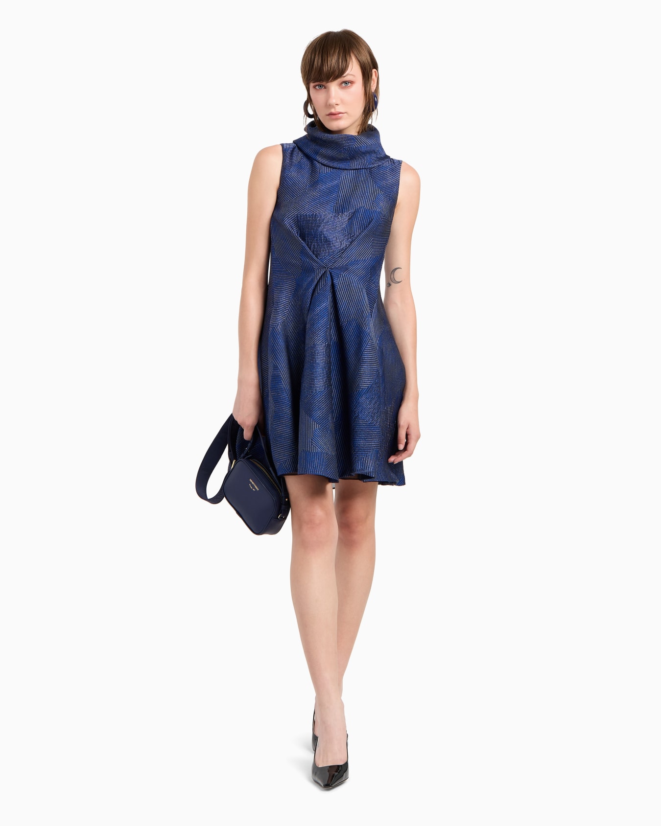 Kleid mit Rollkragen aus Jacquard-Stoff mit geometrischem Patchwork-Muster Folie 3