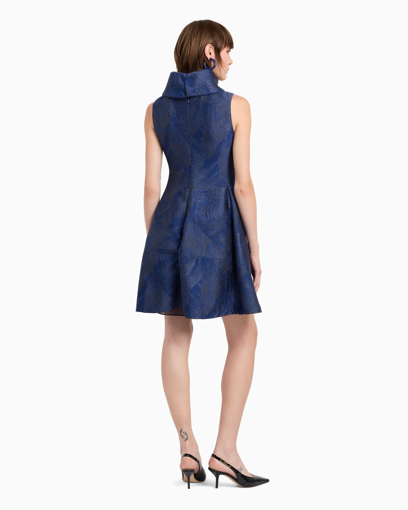 Kleid mit Rollkragen aus Jacquard-Stoff mit geometrischem Patchwork-Muster Folie 2