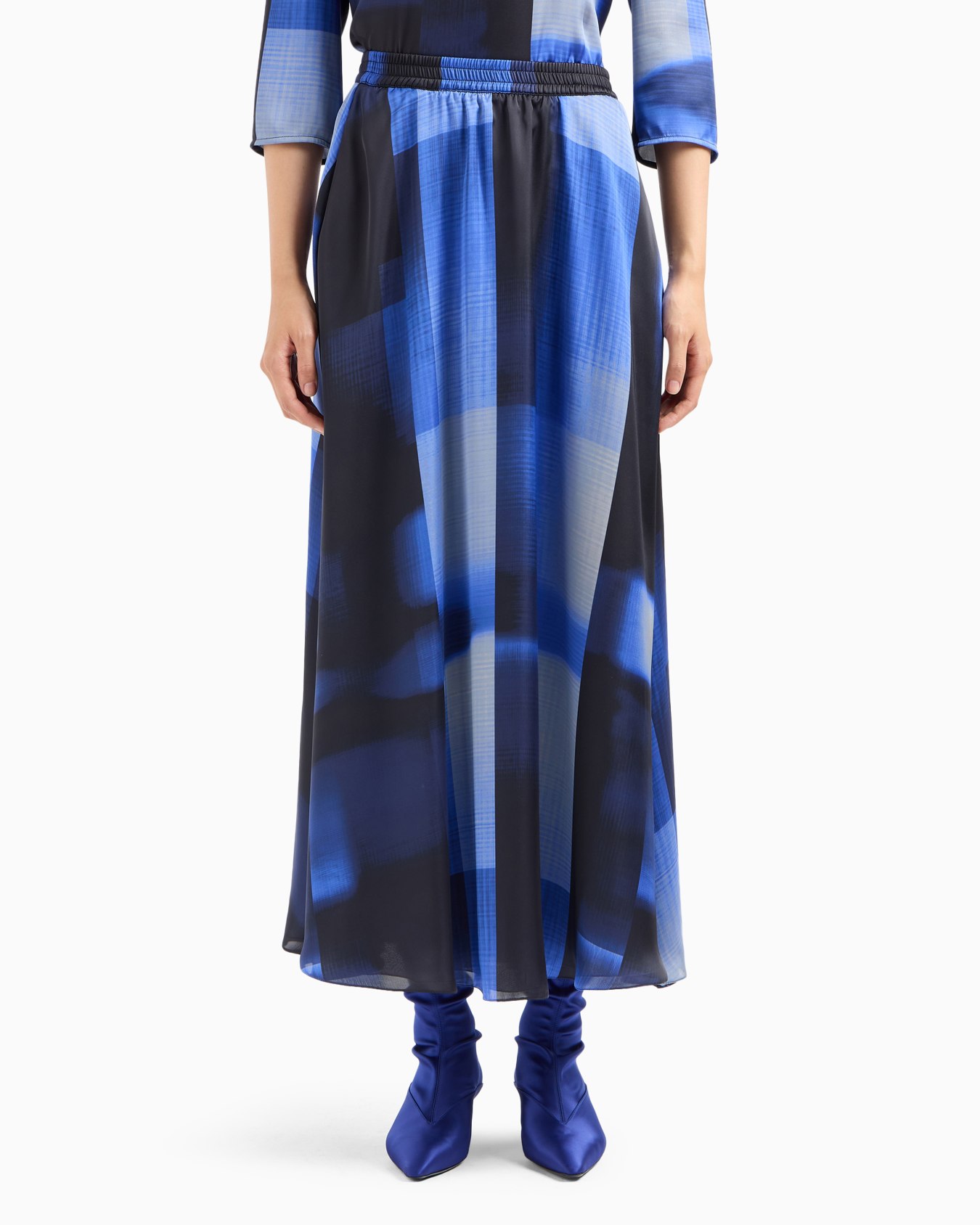 Long skirt in a check-print satin with multicolour shading Slide 2
