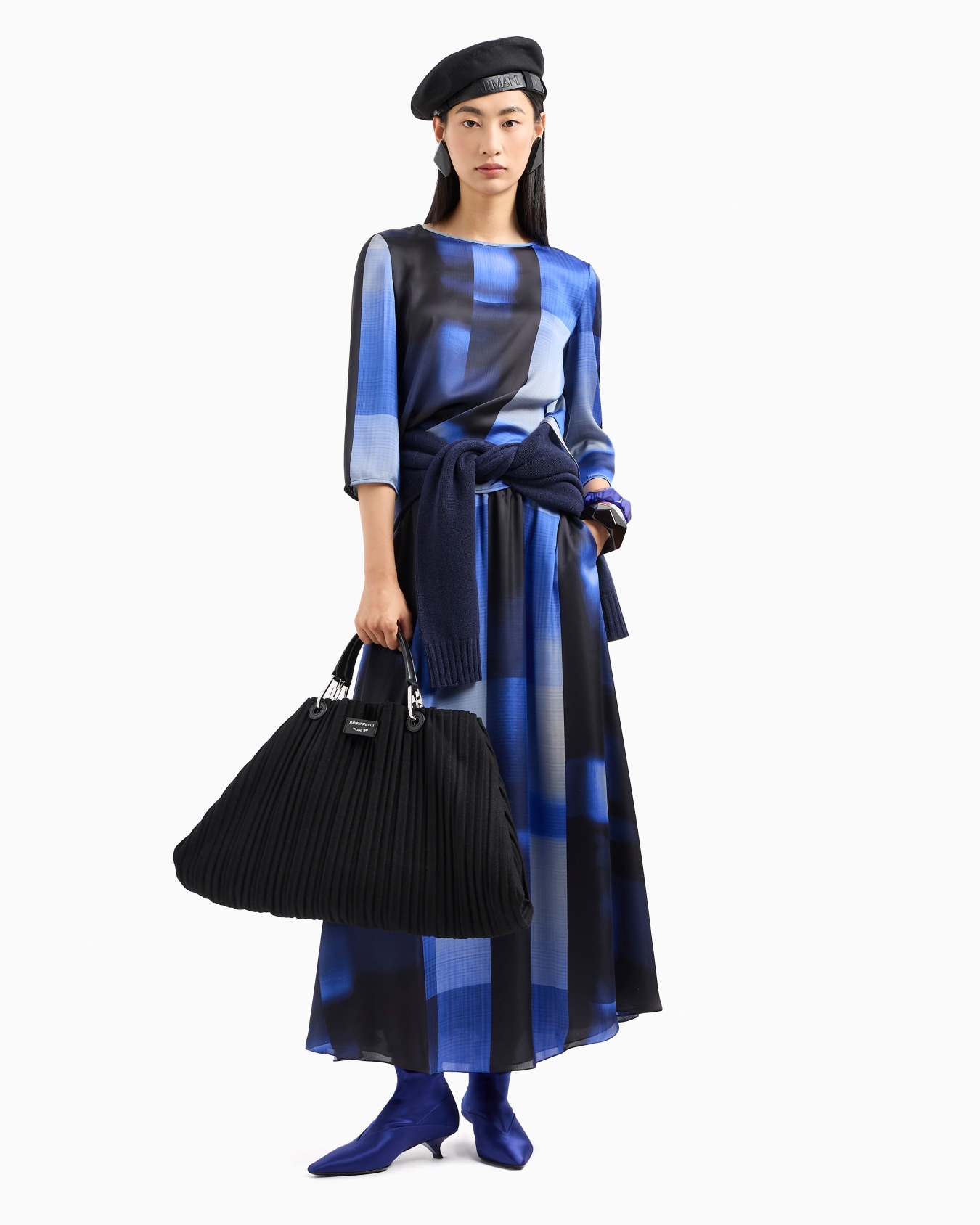 Long skirt in a check-print satin with multicolour shading Slide 4