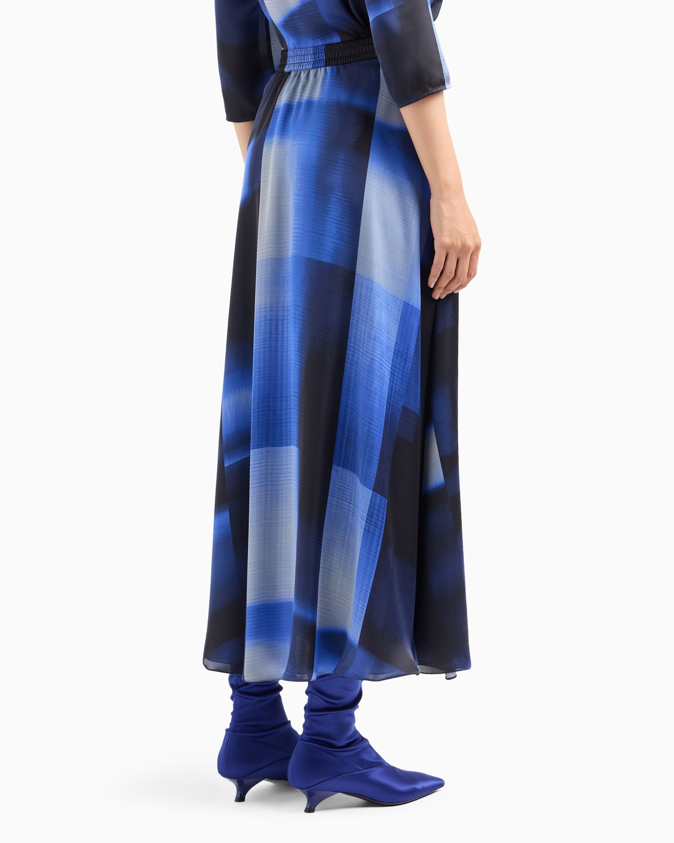 Long skirt in a check-print satin with multicolour shading Slide 3