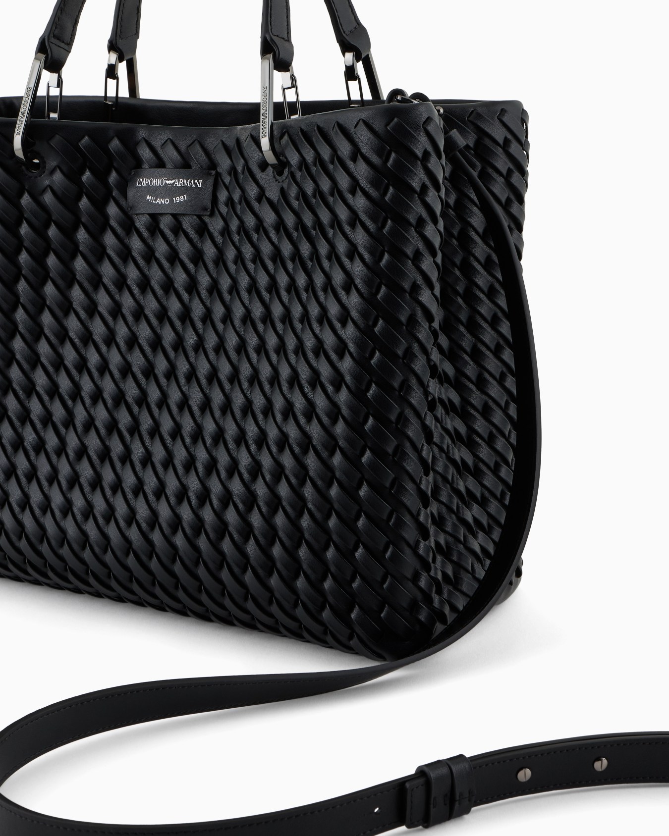MyEA medium shopper bag in interwoven leather Slide 4