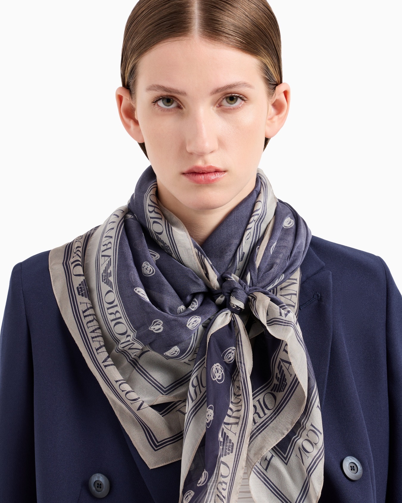 Foulard in pura seta fantasia astratta all over Icon Slide 2