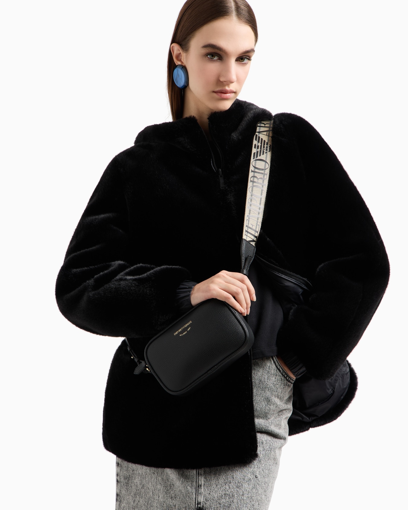 Deer-print camera case with shoulder strap Slide 5