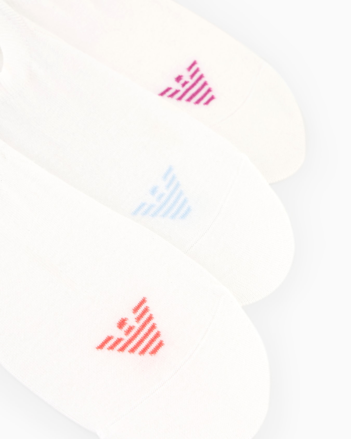 Paquete de tres pares de calcetines invisibles con logotipo en tejido jacquard ASV Diapositiva 1