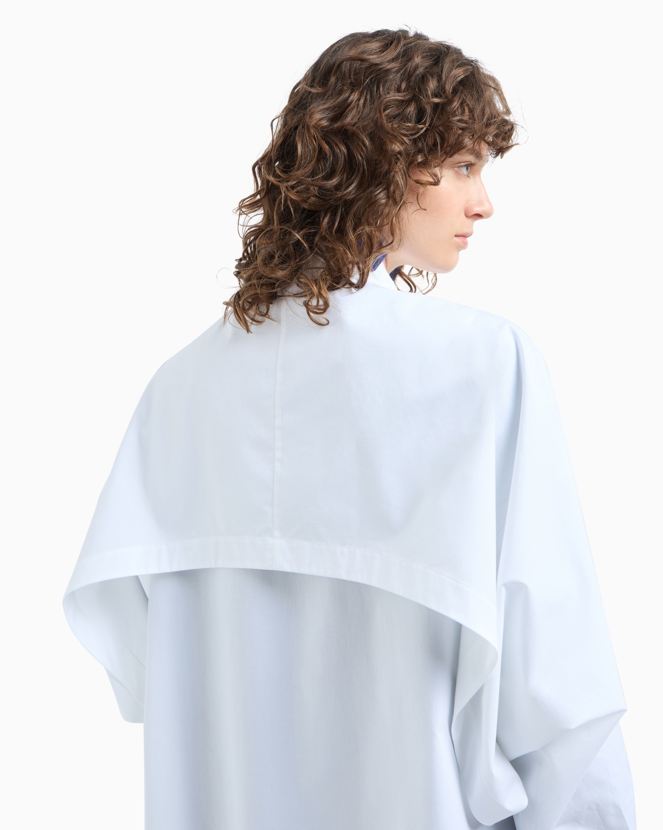 Oversized shirt with poplin flap on the back Slide 5