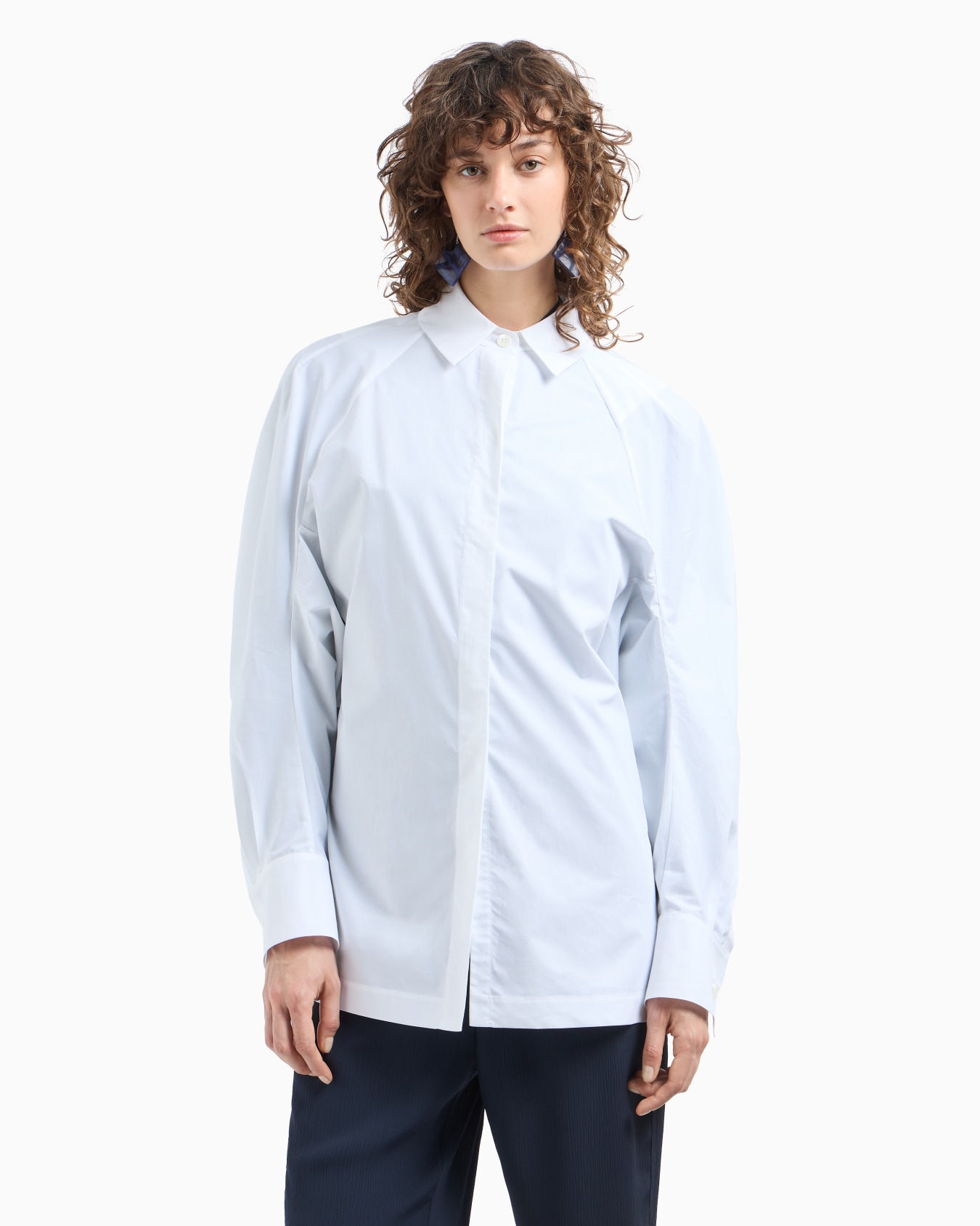 Oversized shirt with poplin flap on the back Slide 4