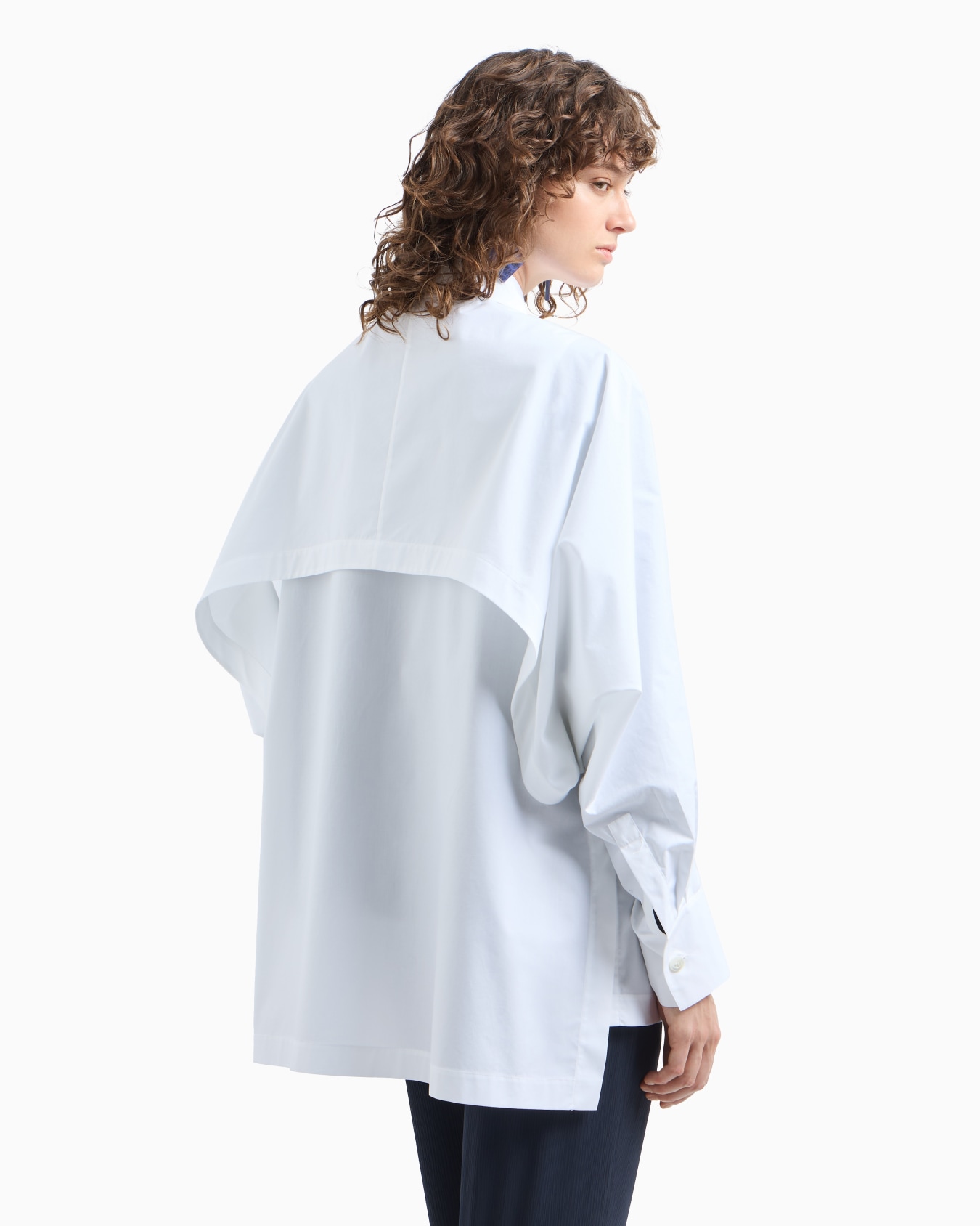 Oversized shirt with poplin flap on the back Slide 3