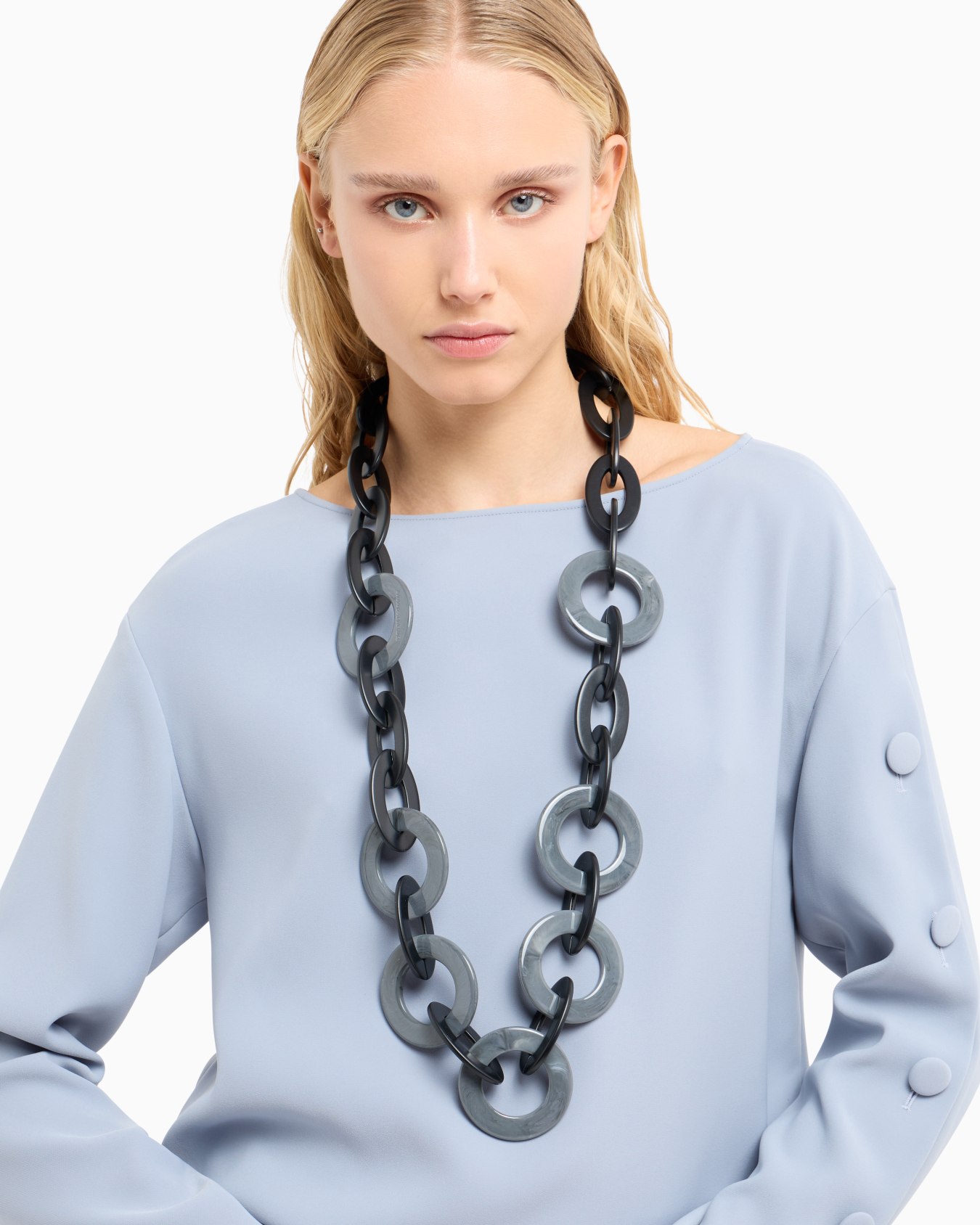 Oversized chain necklace with two-tone circular elements Slide 2