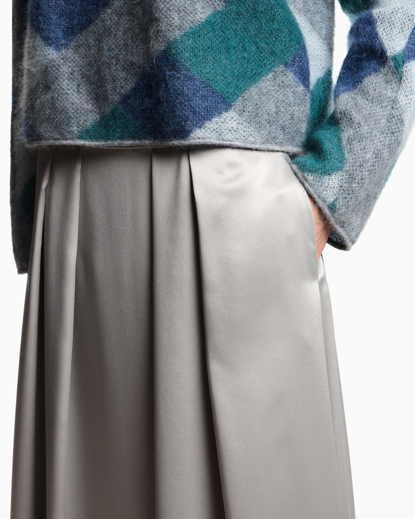 Valentine’s Day capsule collection satin crêpe pleated skirt Slide 4