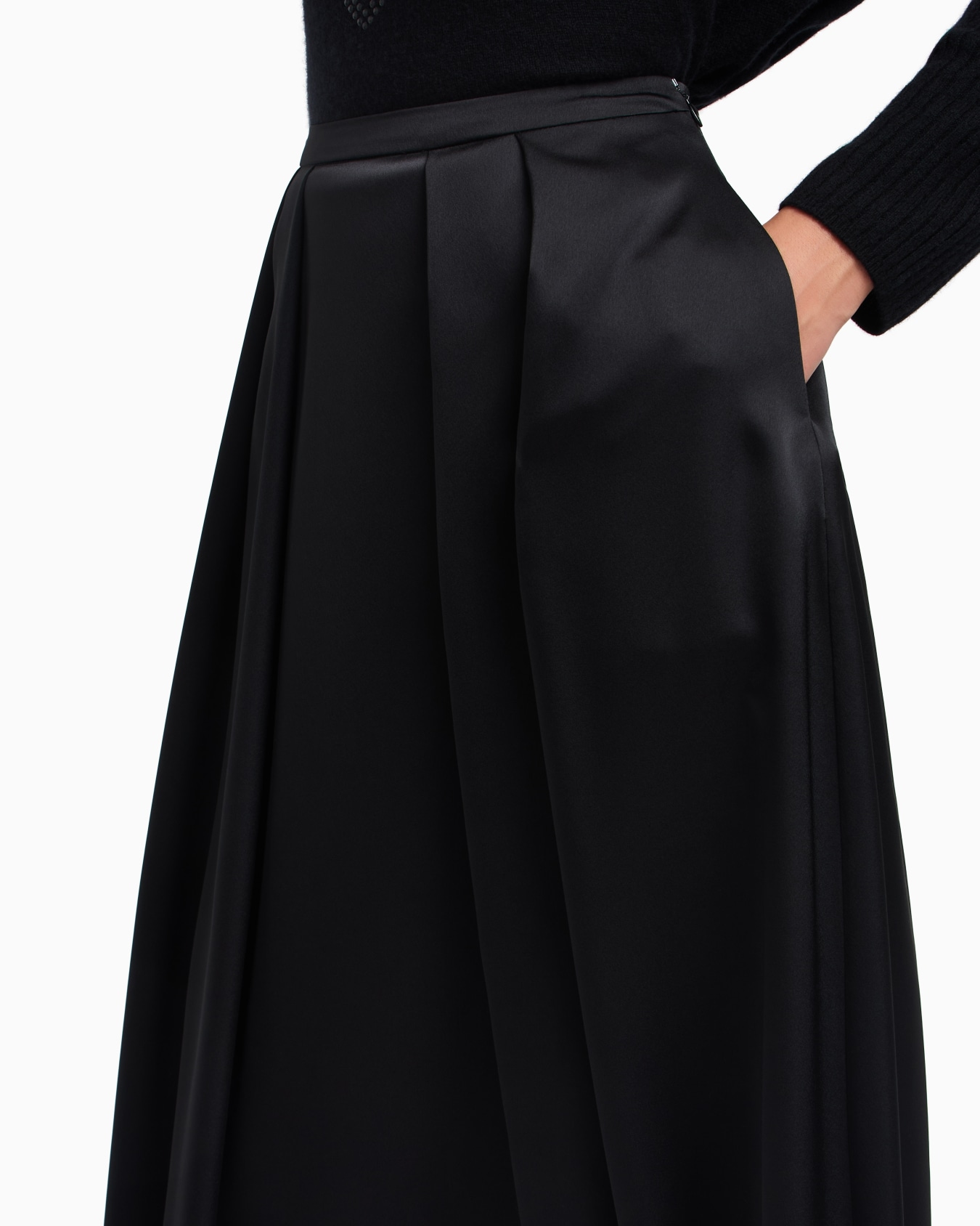 Valentine’s Day capsule collection satin crêpe pleated skirt Slide 5