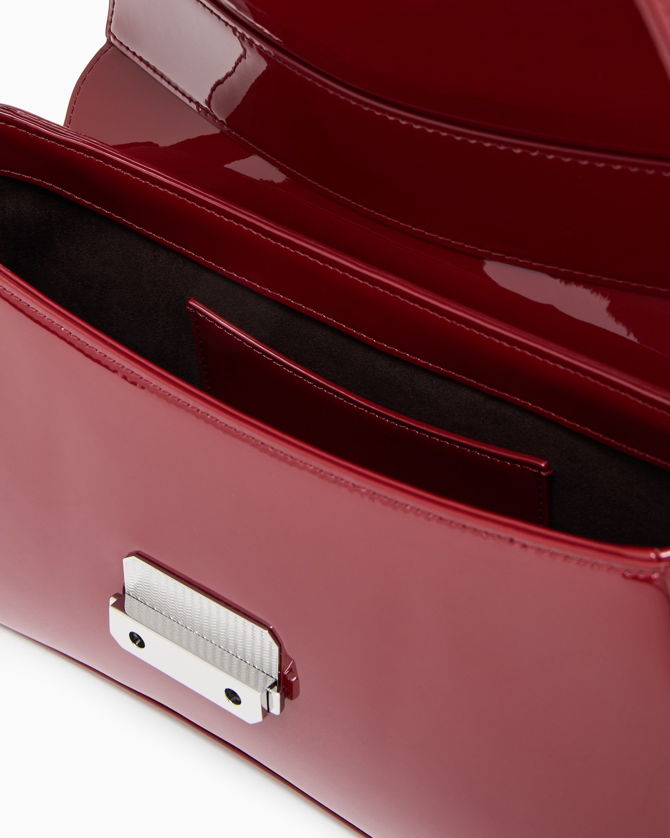 Patent-effect shoulder bag Slide 3
