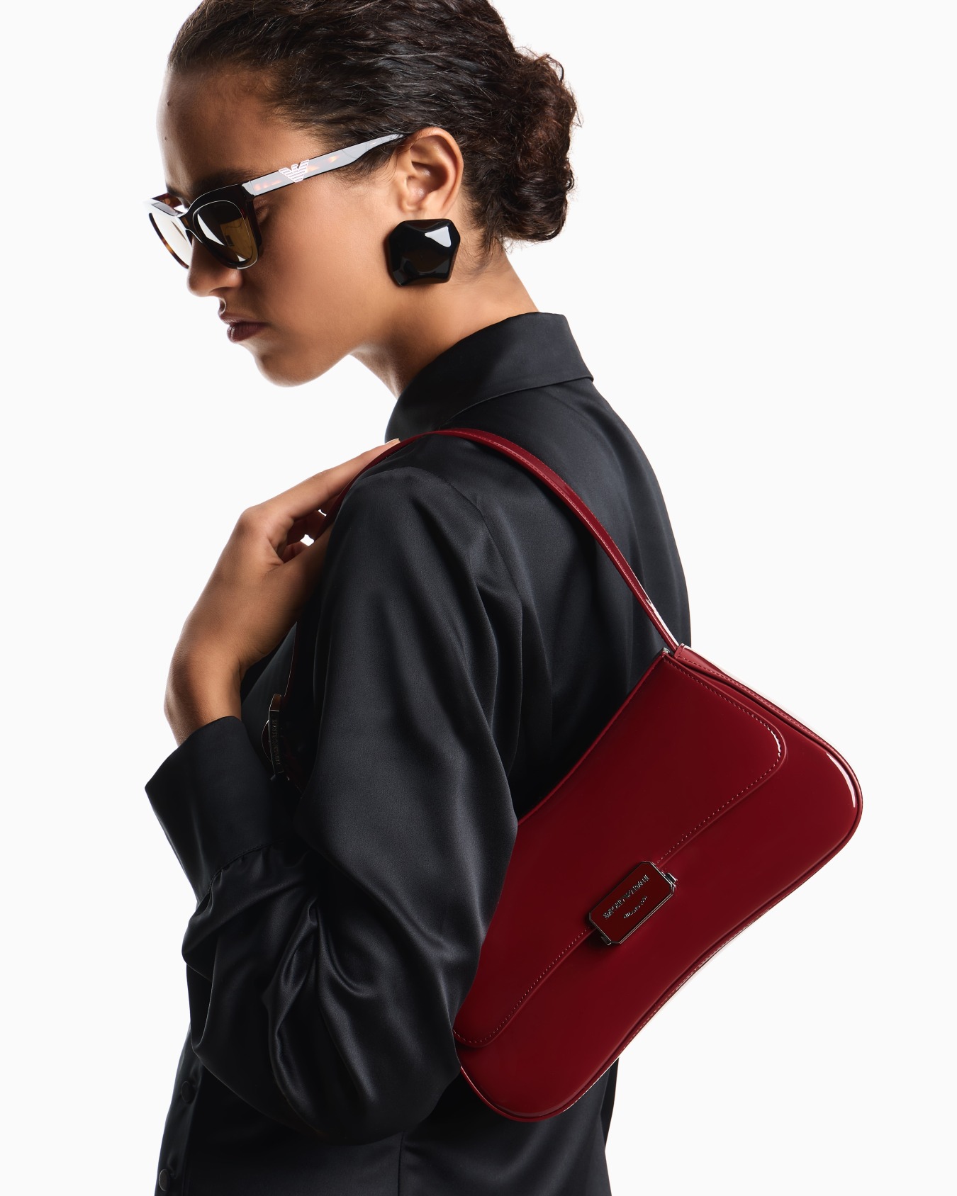 Patent-effect shoulder bag Slide 6