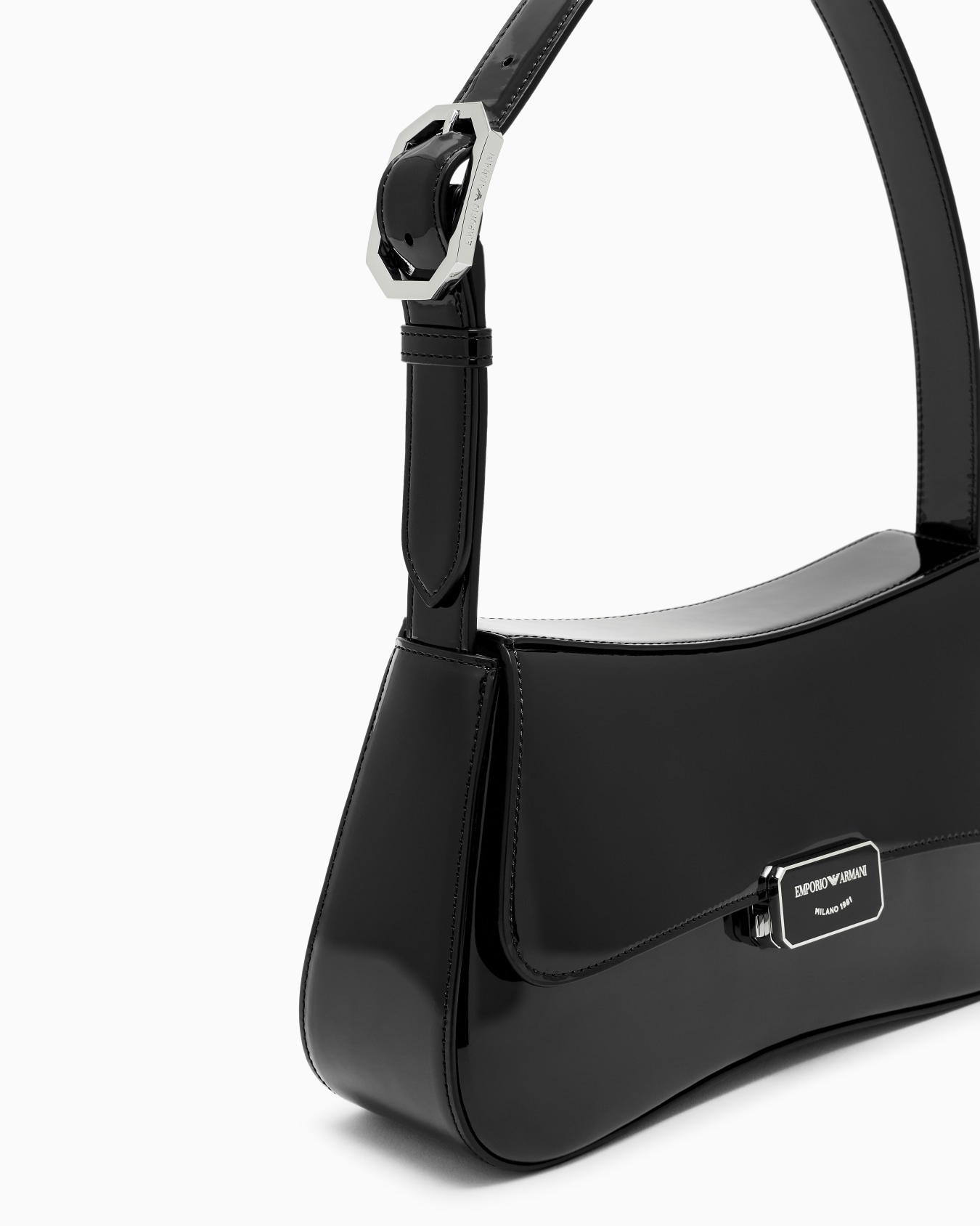 Patent-effect shoulder bag Slide 4